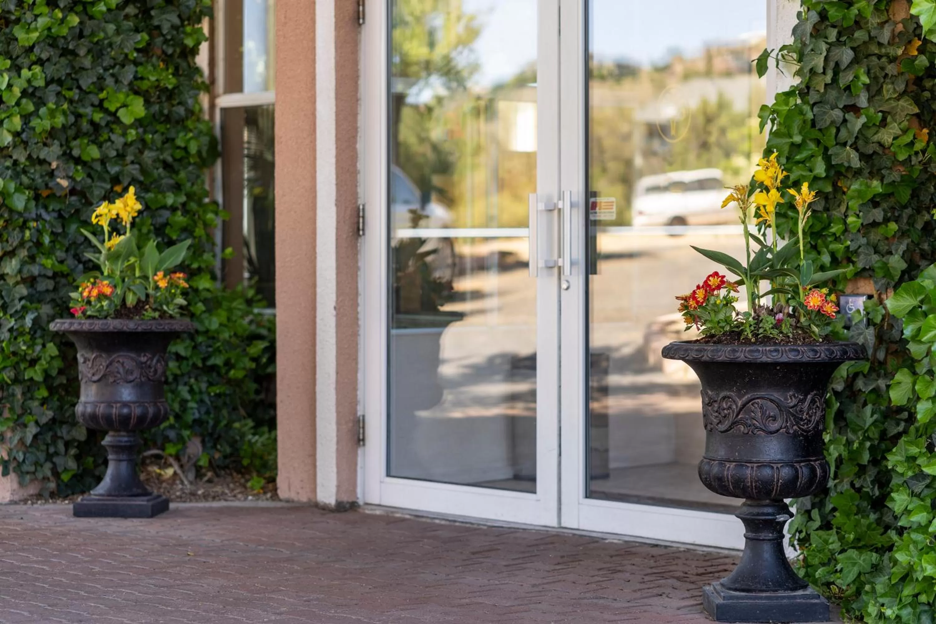 Facade/entrance in Forest Villas Hotel