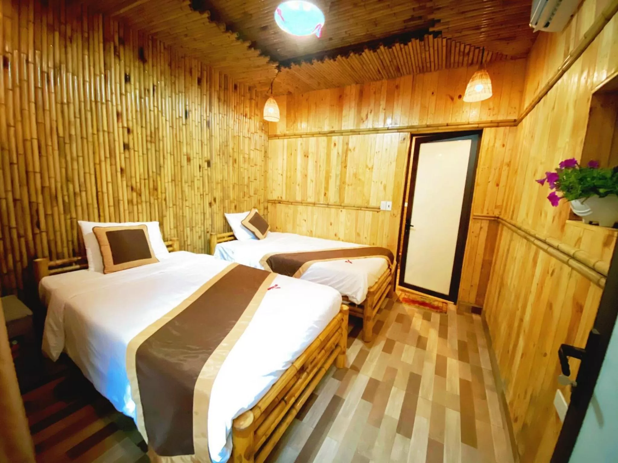 Lake view, Bed in Trang An Moon Garden Homestay