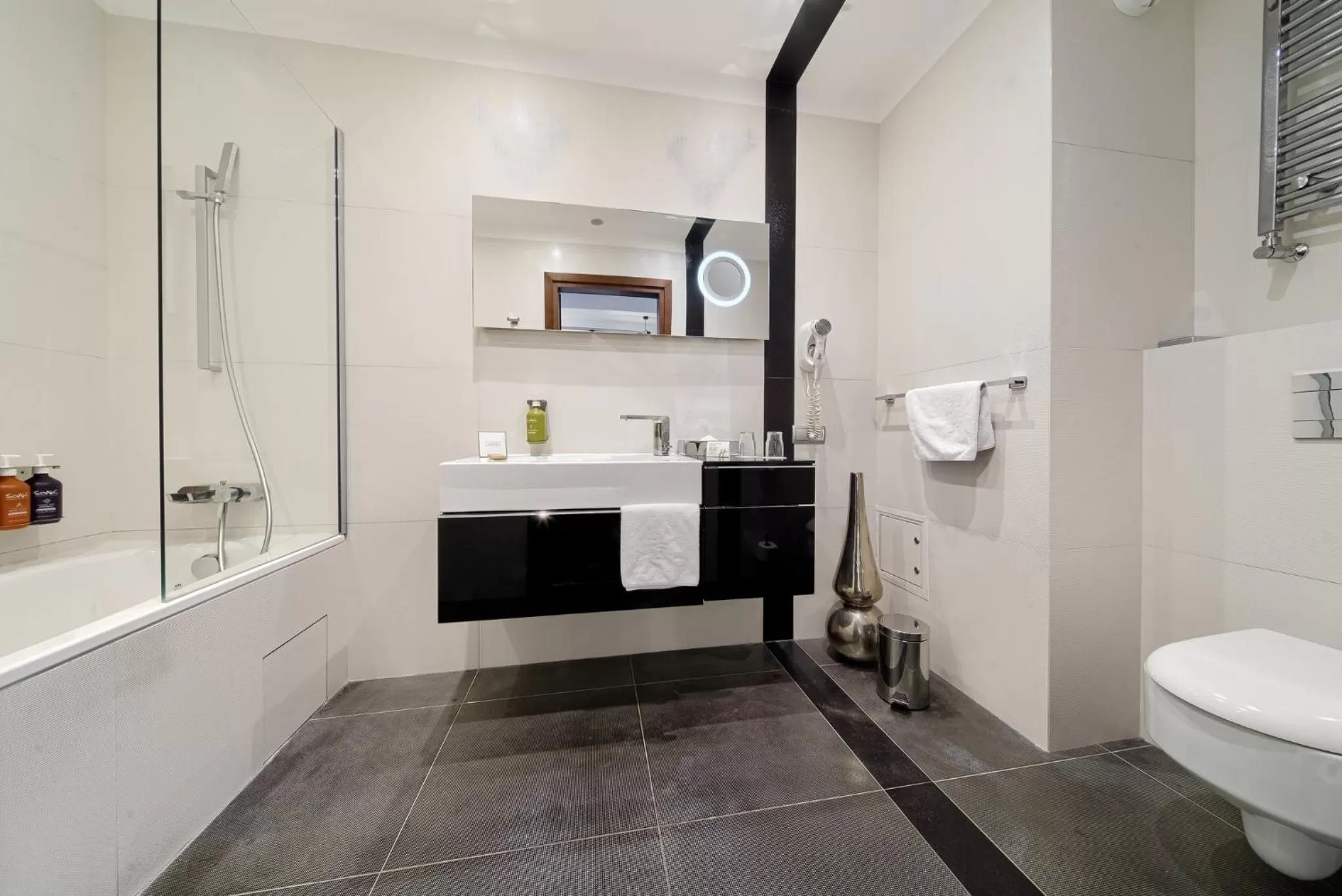 King Suite with River View - Terrace Access/Top Floor in Holiday Inn Bydgoszcz, an IHG Hotel