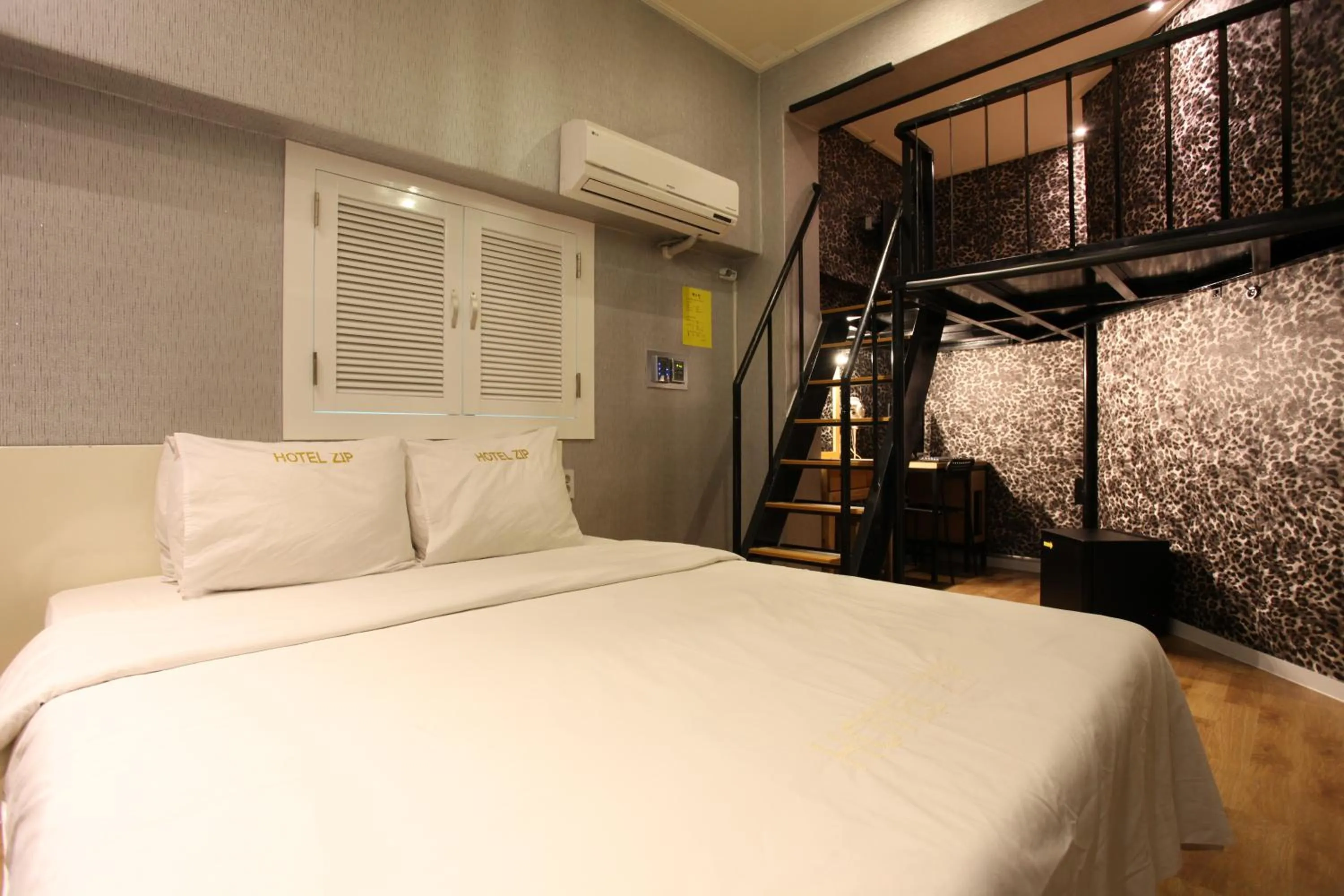 Photo of the whole room, Bed in ZIP Hotel