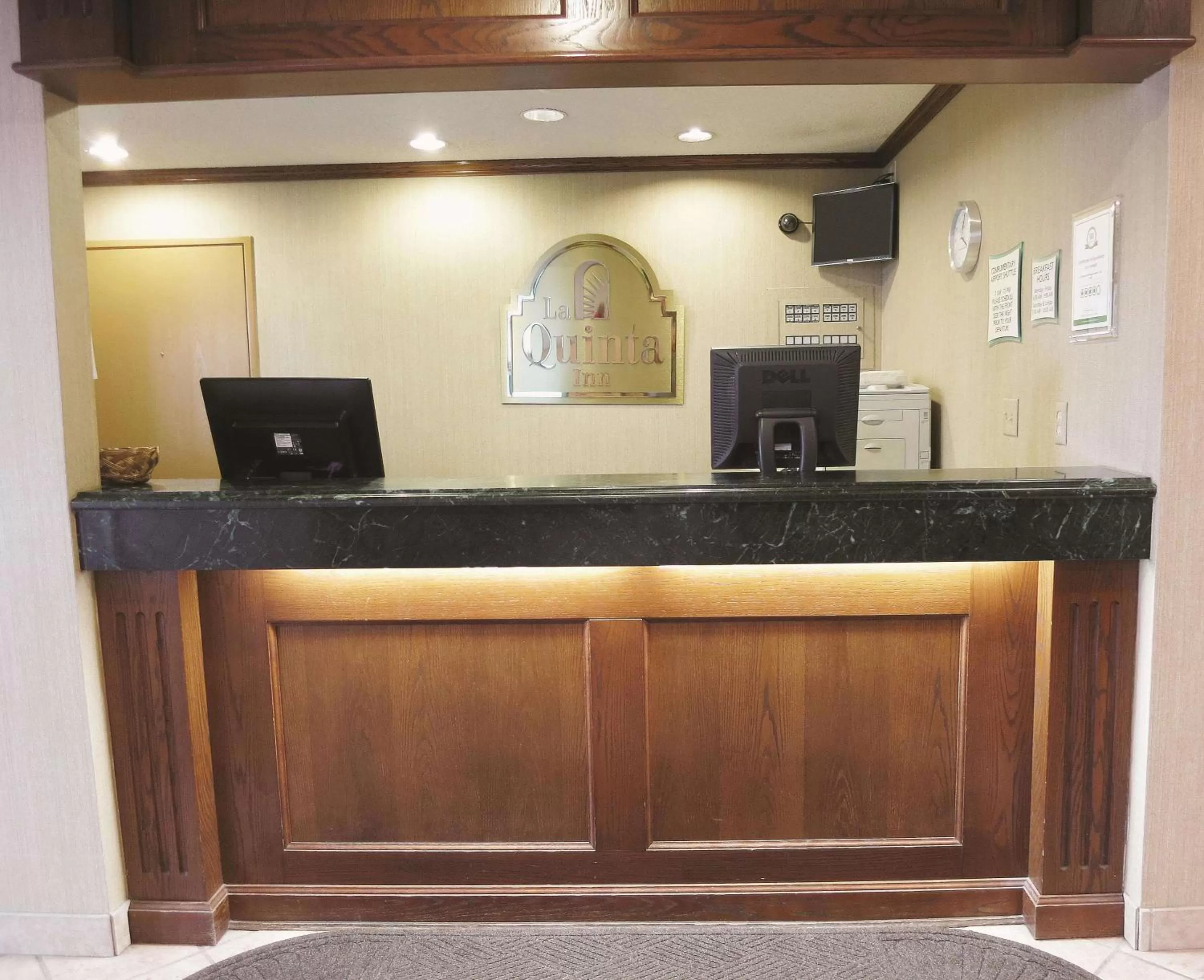 Lobby or reception in La Quinta Inn by Wyndham Milwaukee Airport / Oak Creek