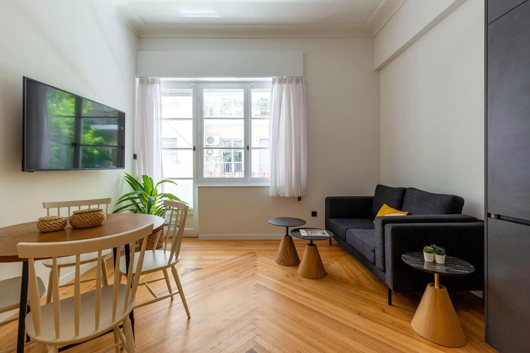 Living room, Seating Area in ZOIA The Met by UPSTREET