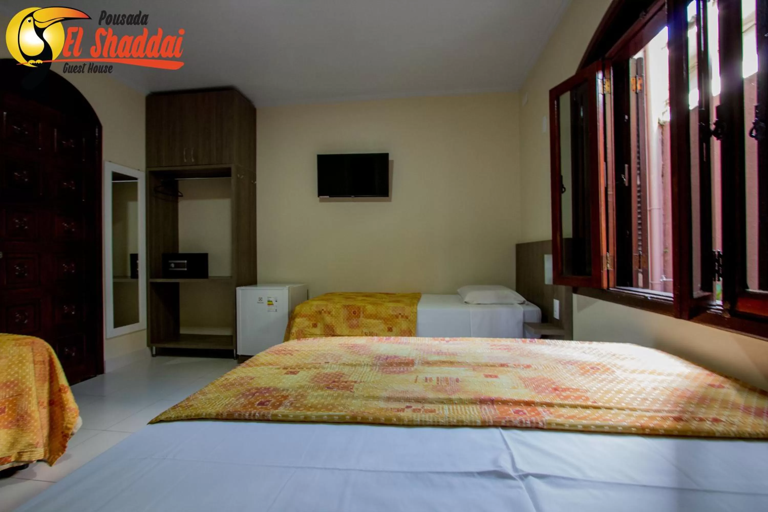 Shower, Bed in Pousada El Shaddai