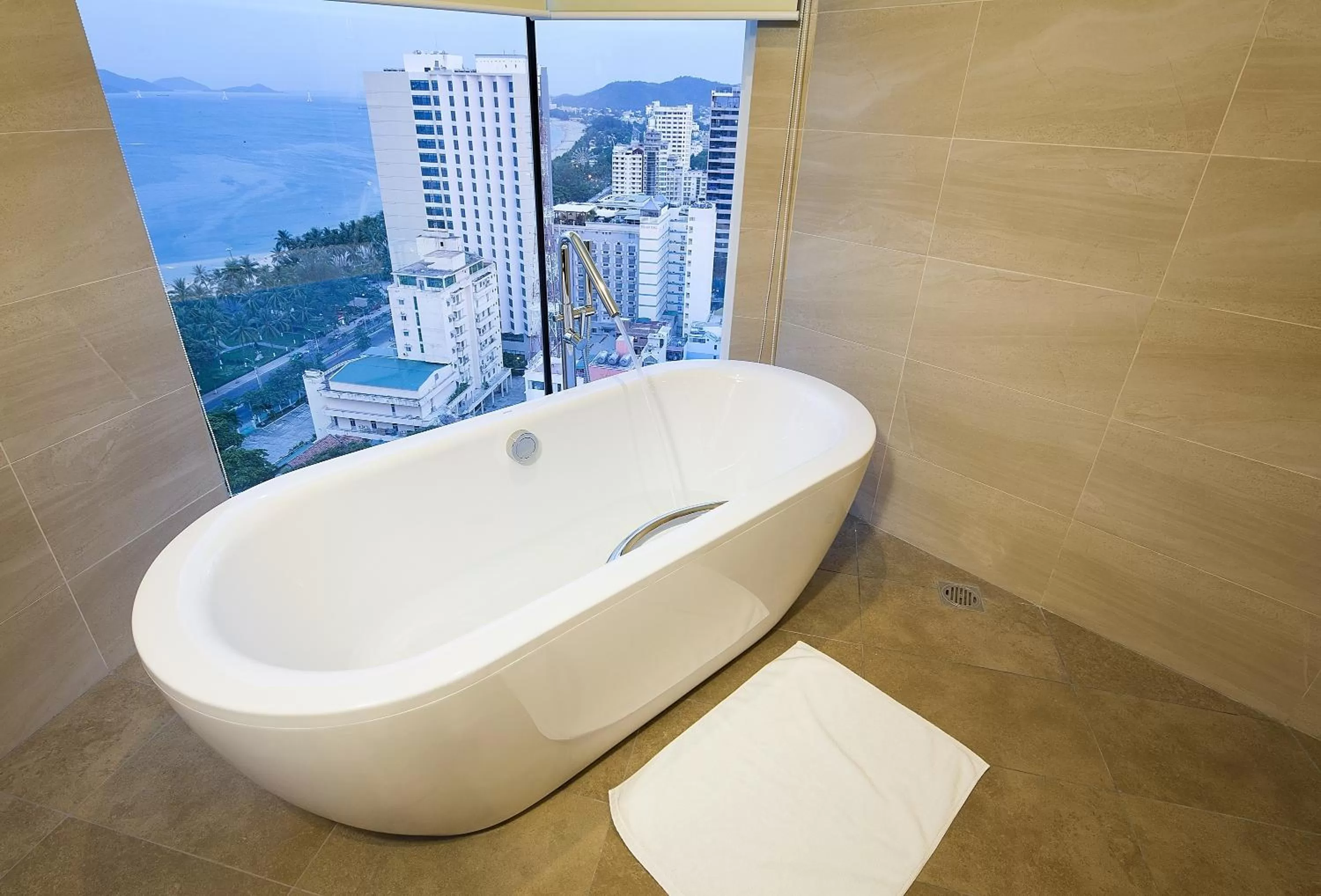 Hot Tub in Liberty Central Nha Trang Hotel