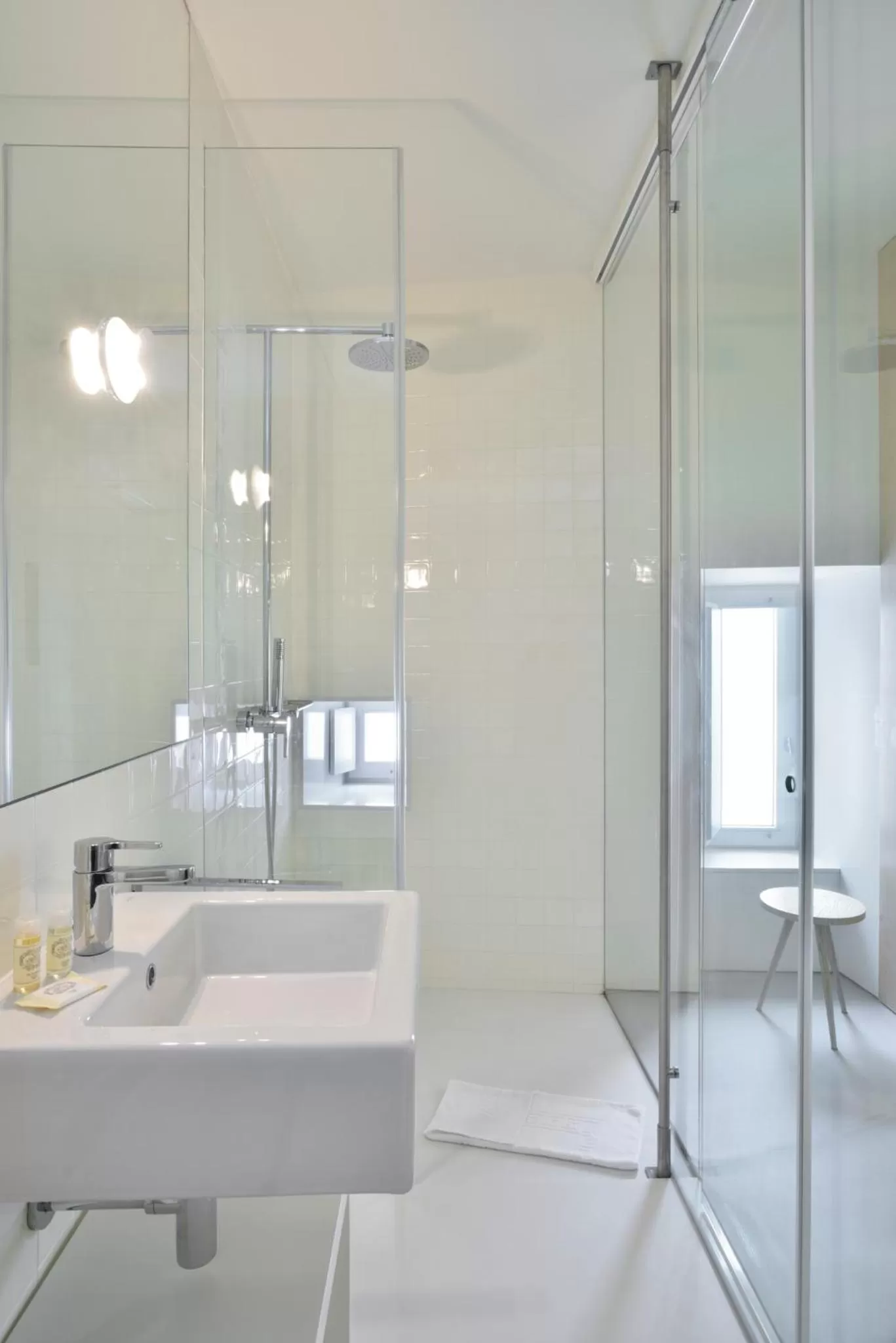 Shower in House of Artists