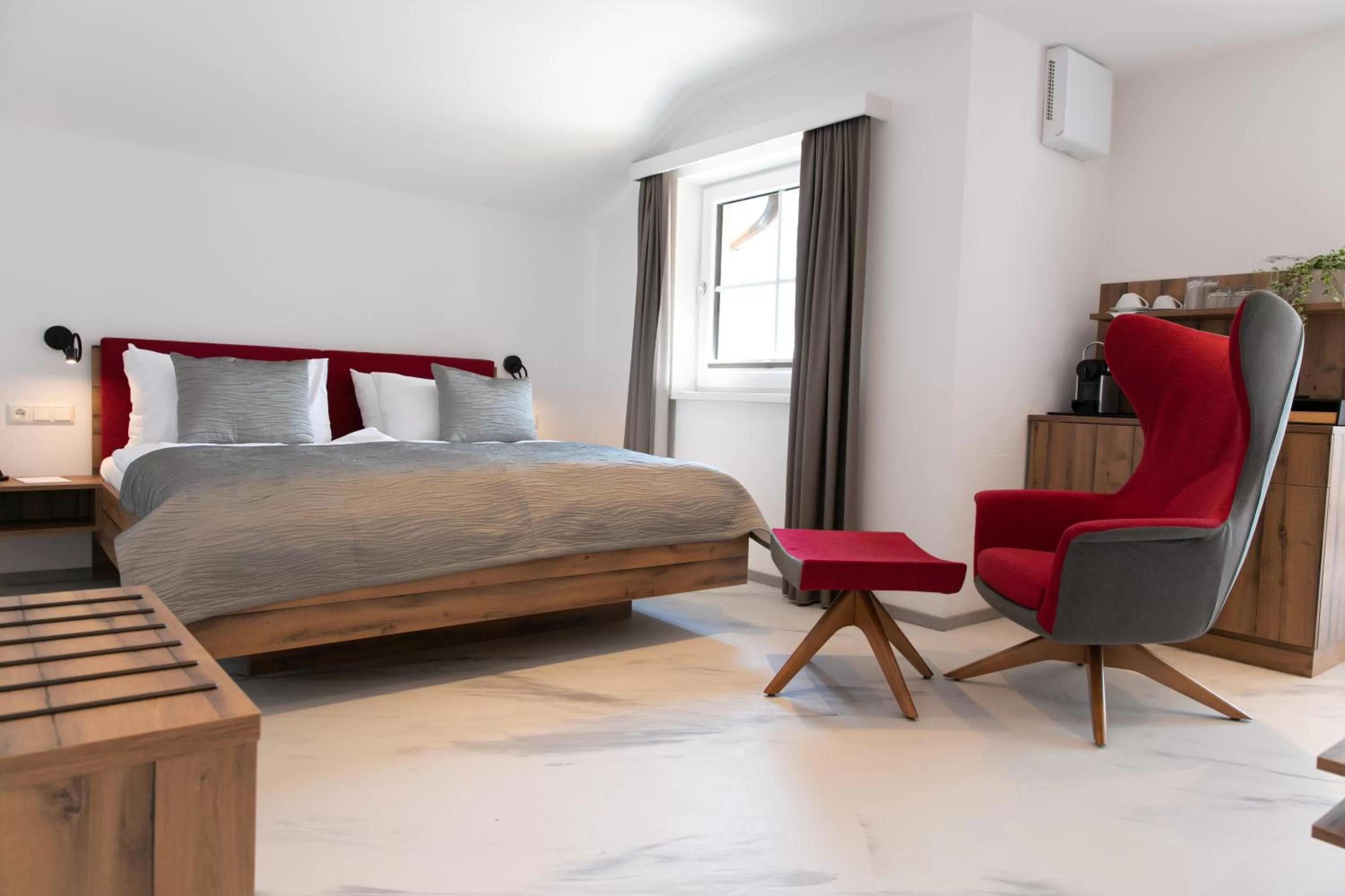 Bedroom, Bed in Weisses Lamm