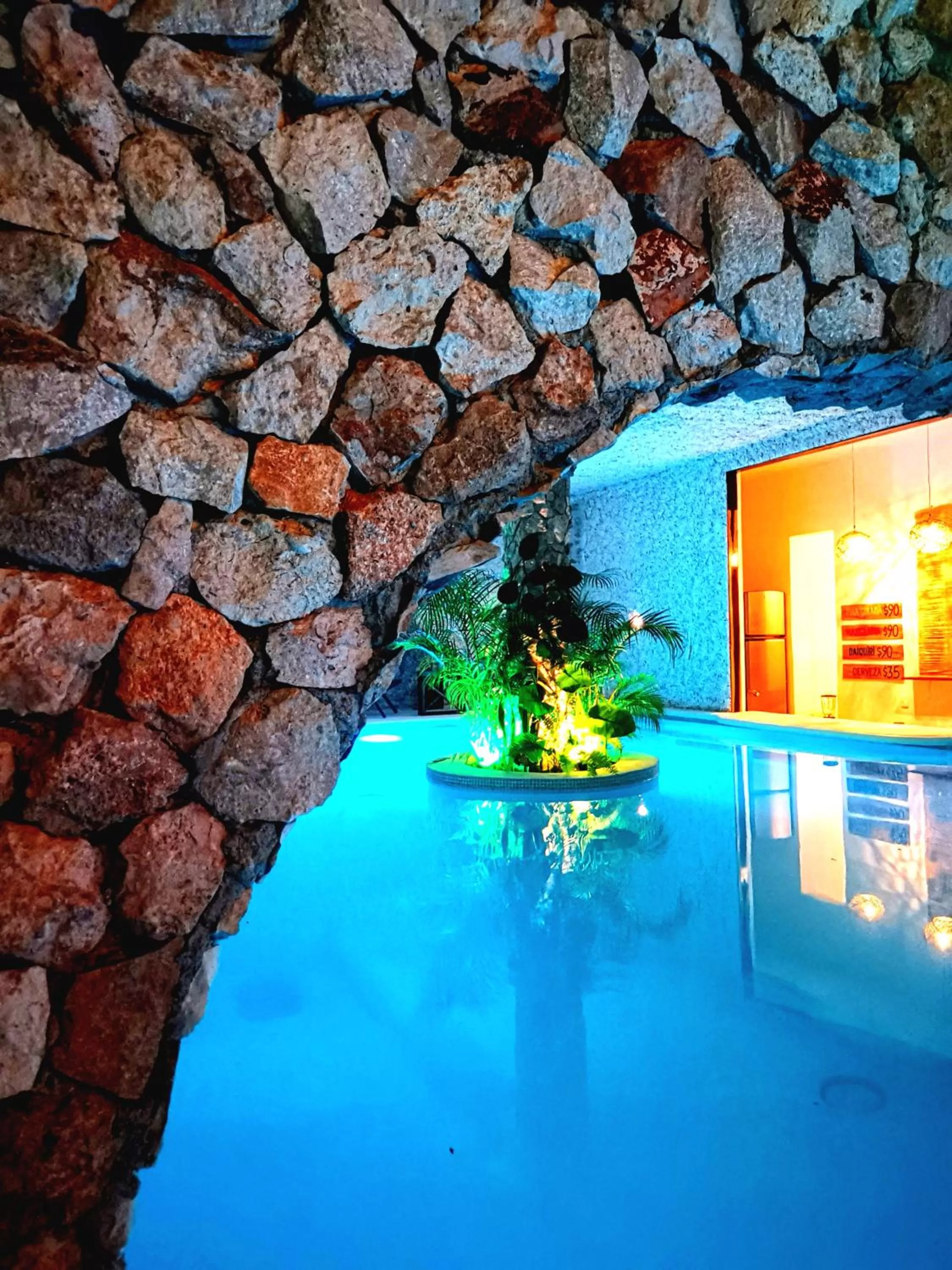 Swimming pool in Mayan Majesty Boutique Hotel