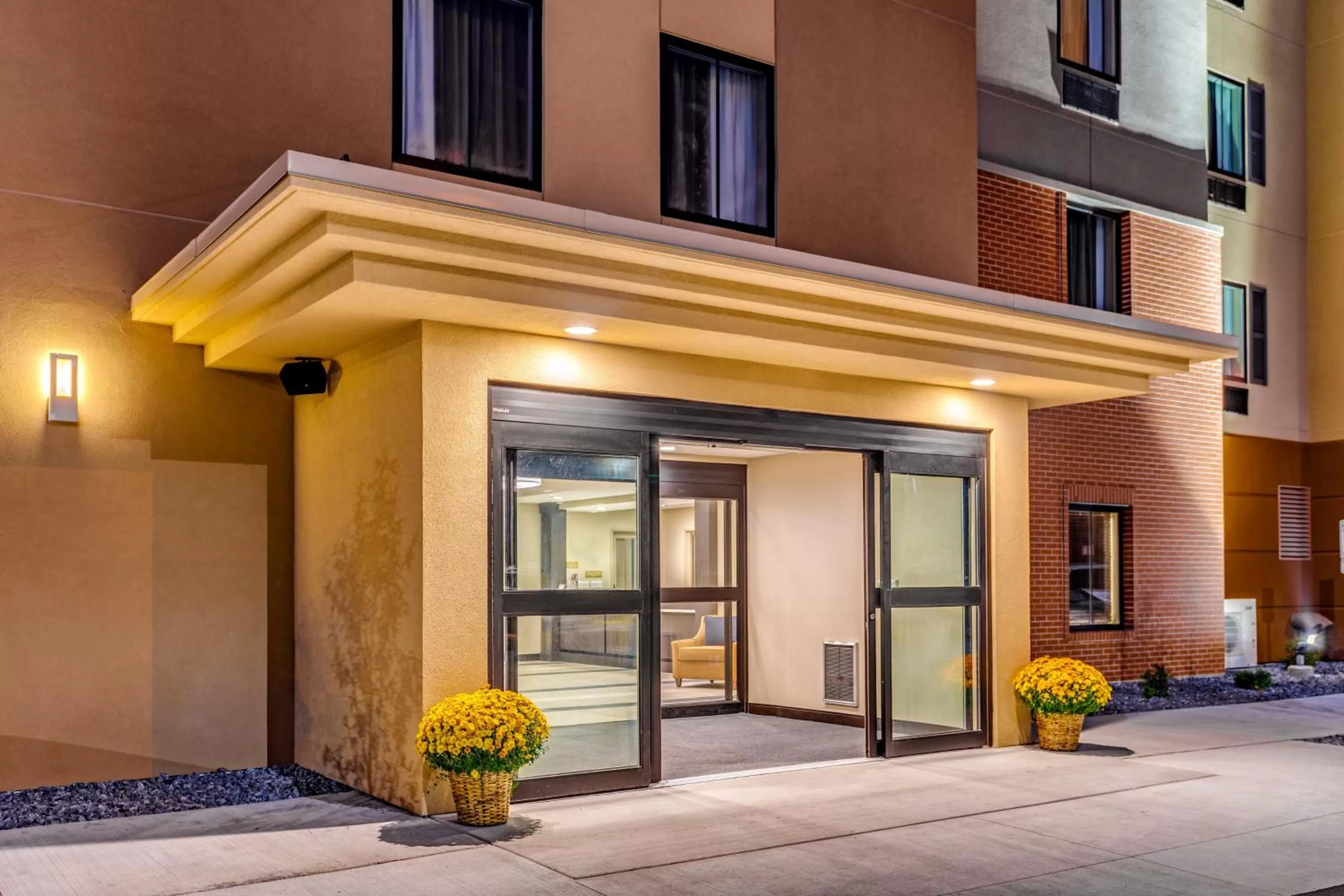 Property building in Candlewood Suites Eau Claire I-94 by IHG