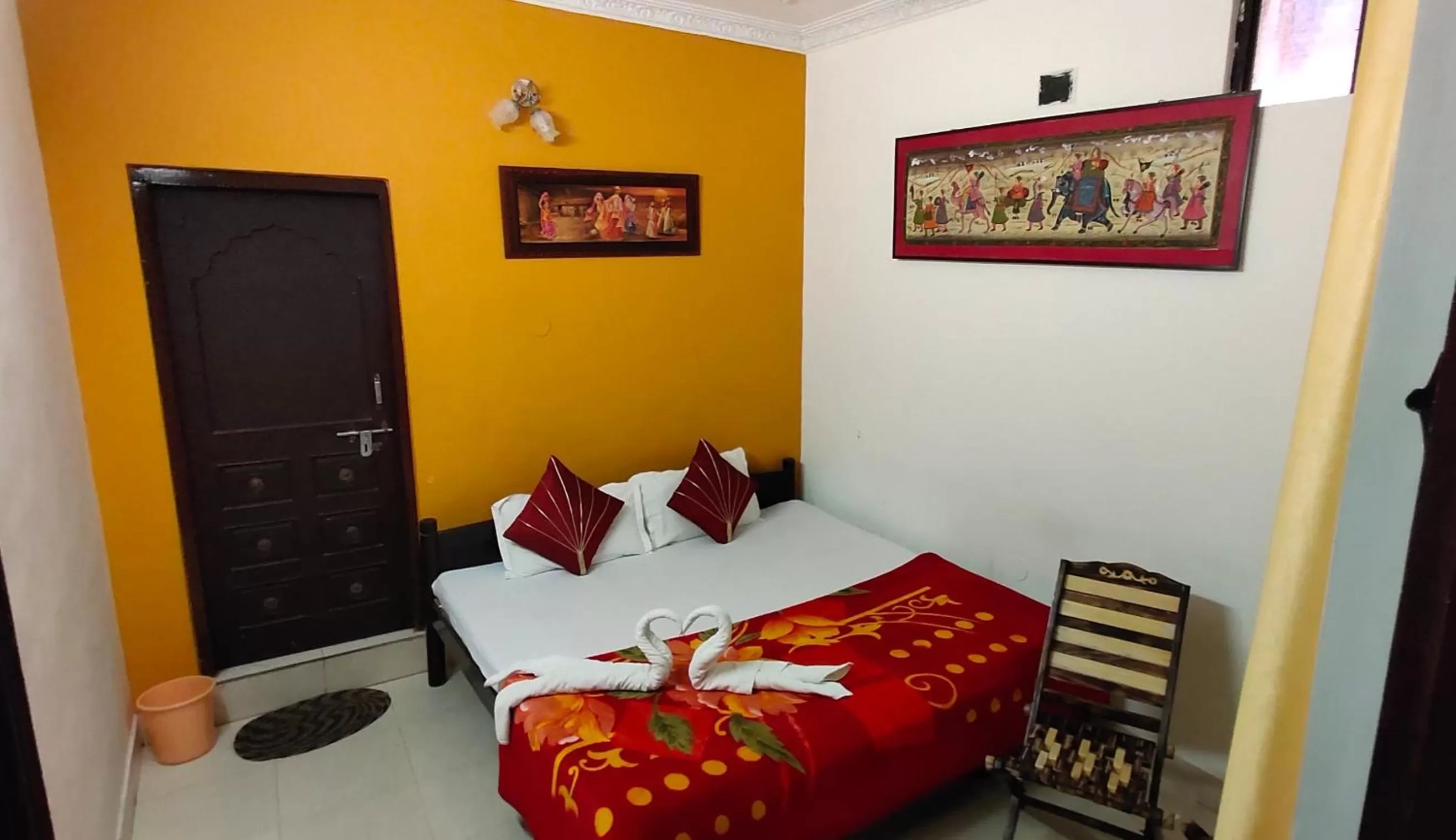 Bed in Haveli Taragarh Palace