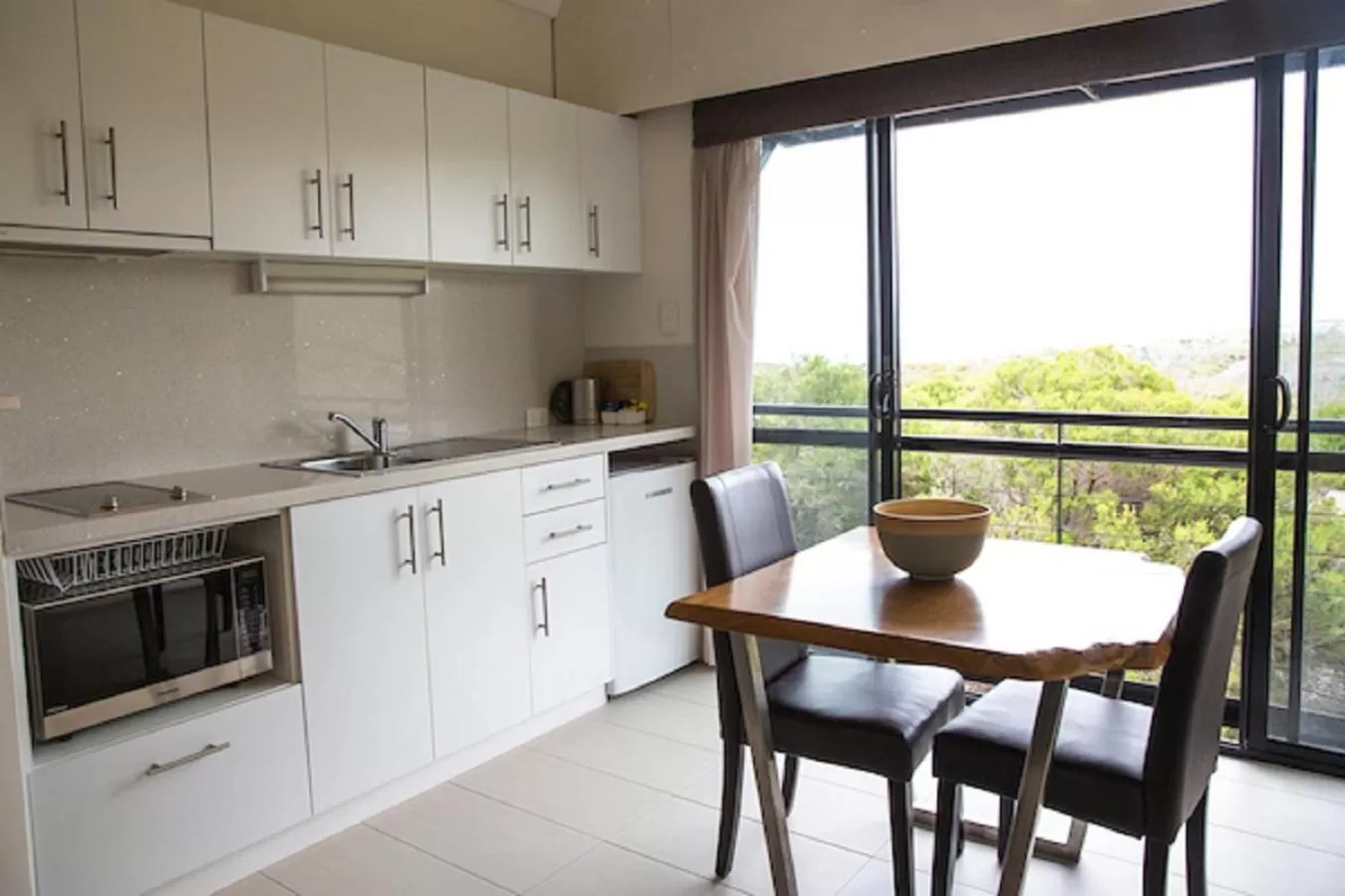 Kitchen or kitchenette in Margarets Beach Resort