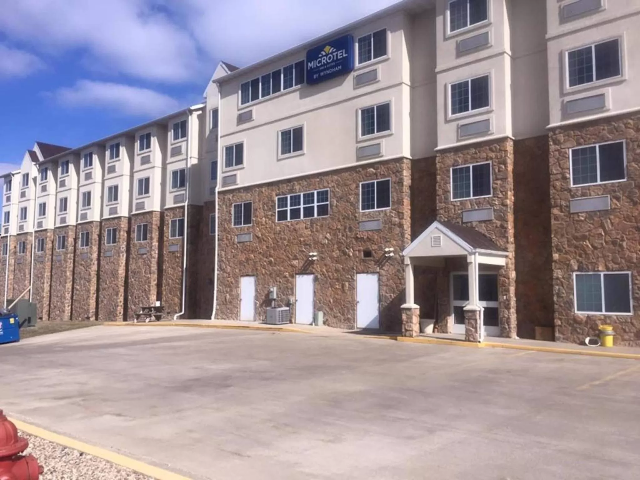 Property building in Microtel Inn & Suites by Wyndham Quincy Downtown - River Area