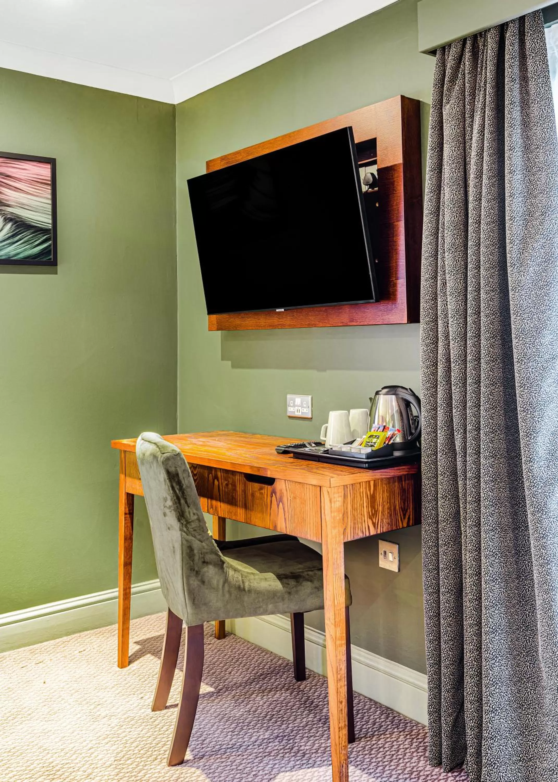 Coffee/tea facilities in Inn on the Lake by Innkeeper's Collection