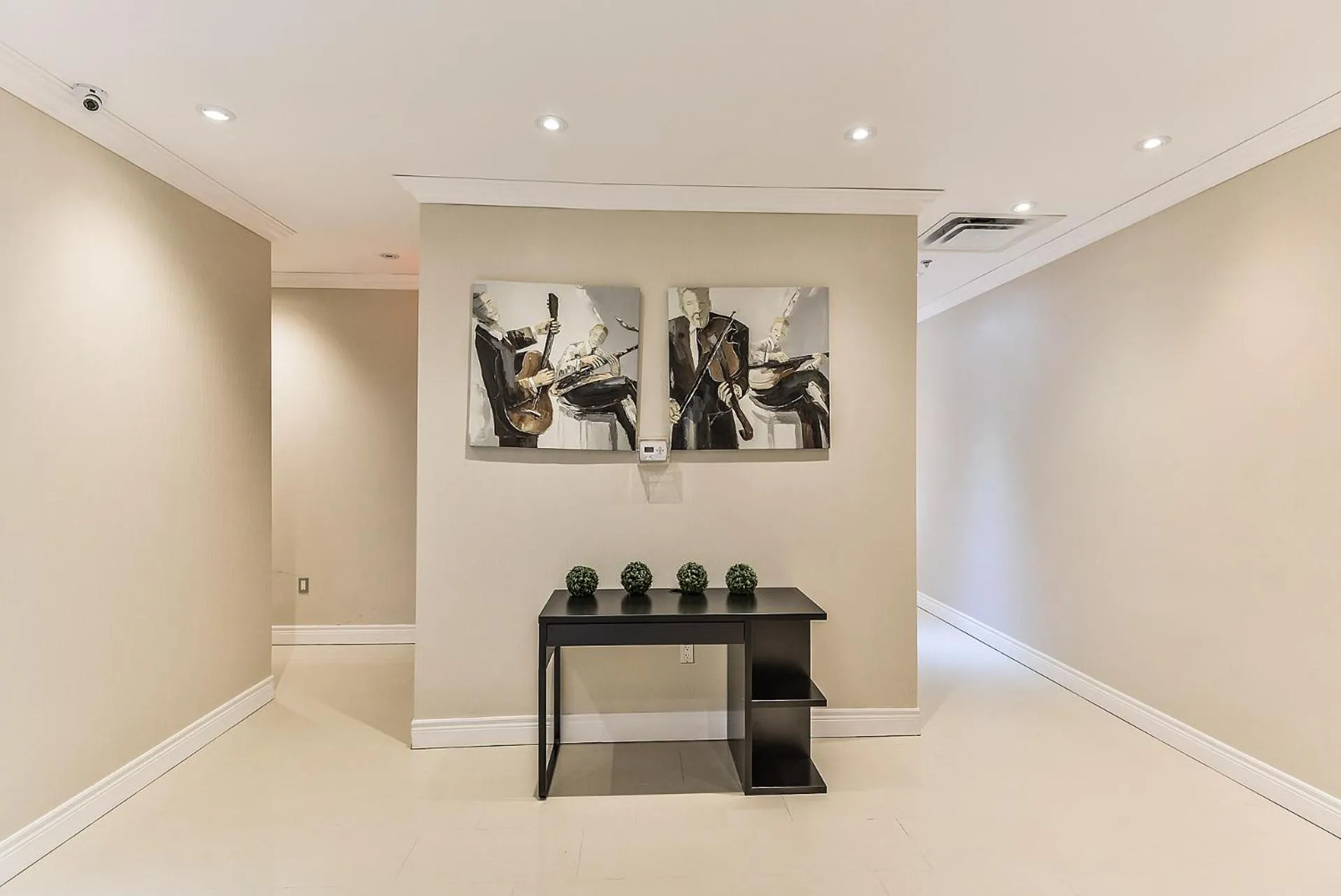 Lobby or reception in NU Hotel Toronto Airport