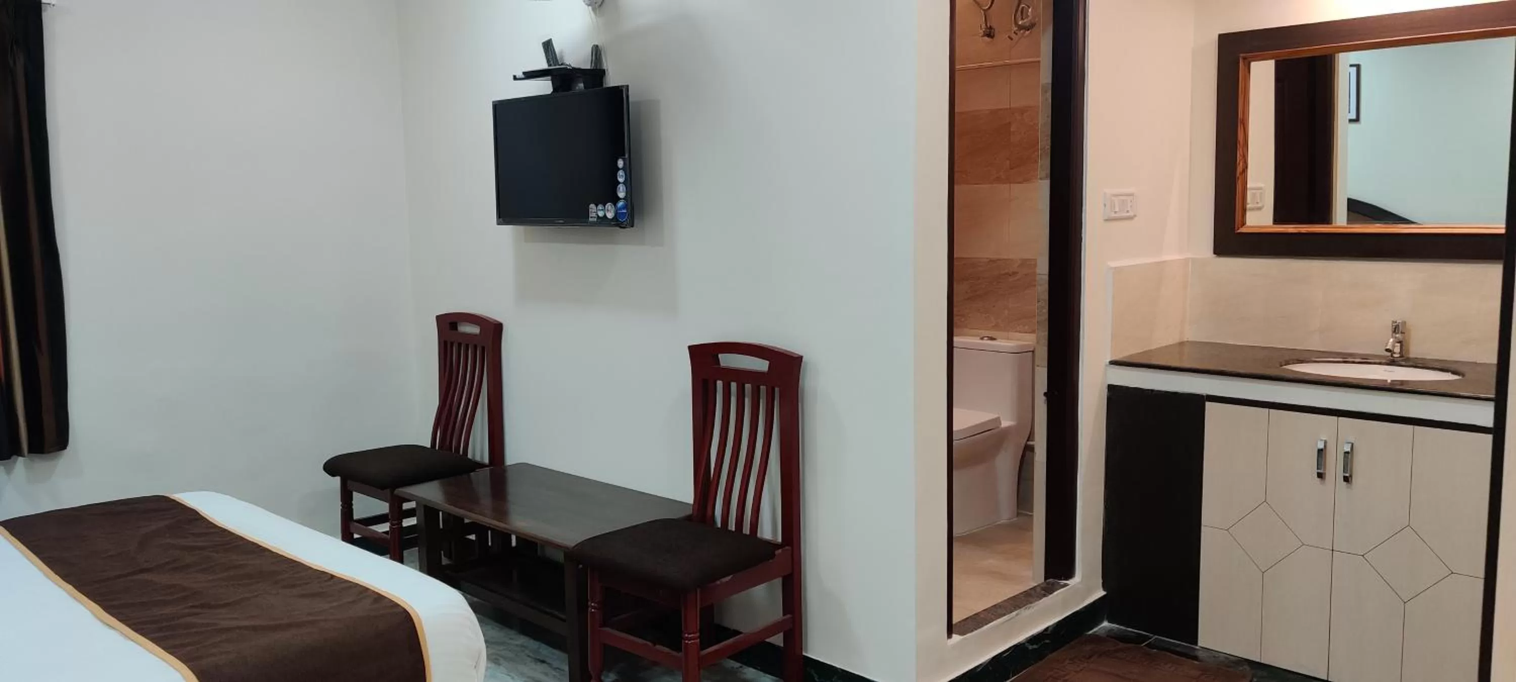 TV/Entertainment Center in Rmc travellers inn