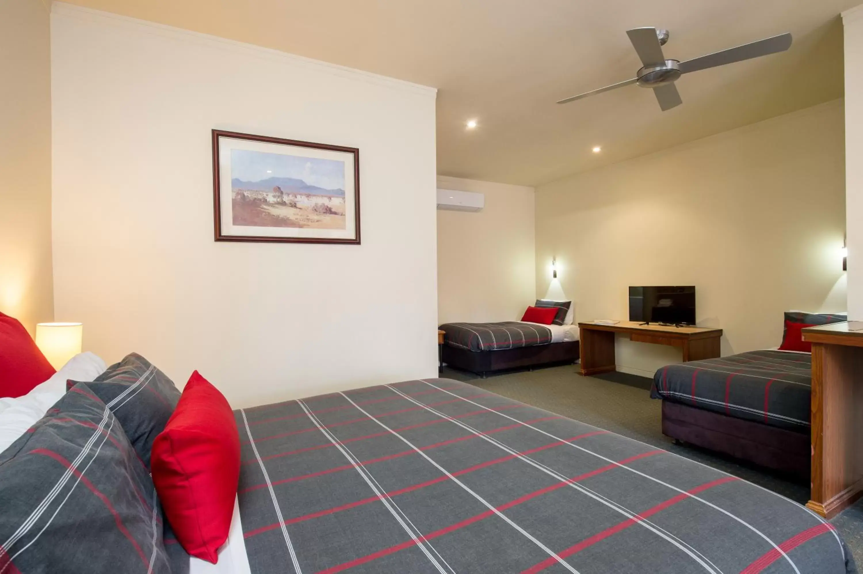 Family Room in John Pirie Motor Inn Family Room in John Pirie Motor Inn