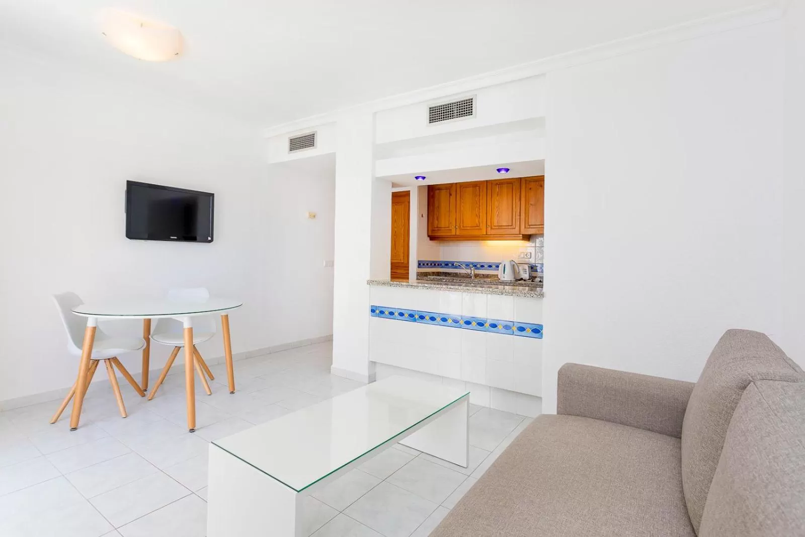 Kitchen or kitchenette in Aparthotel Duquesa Playa