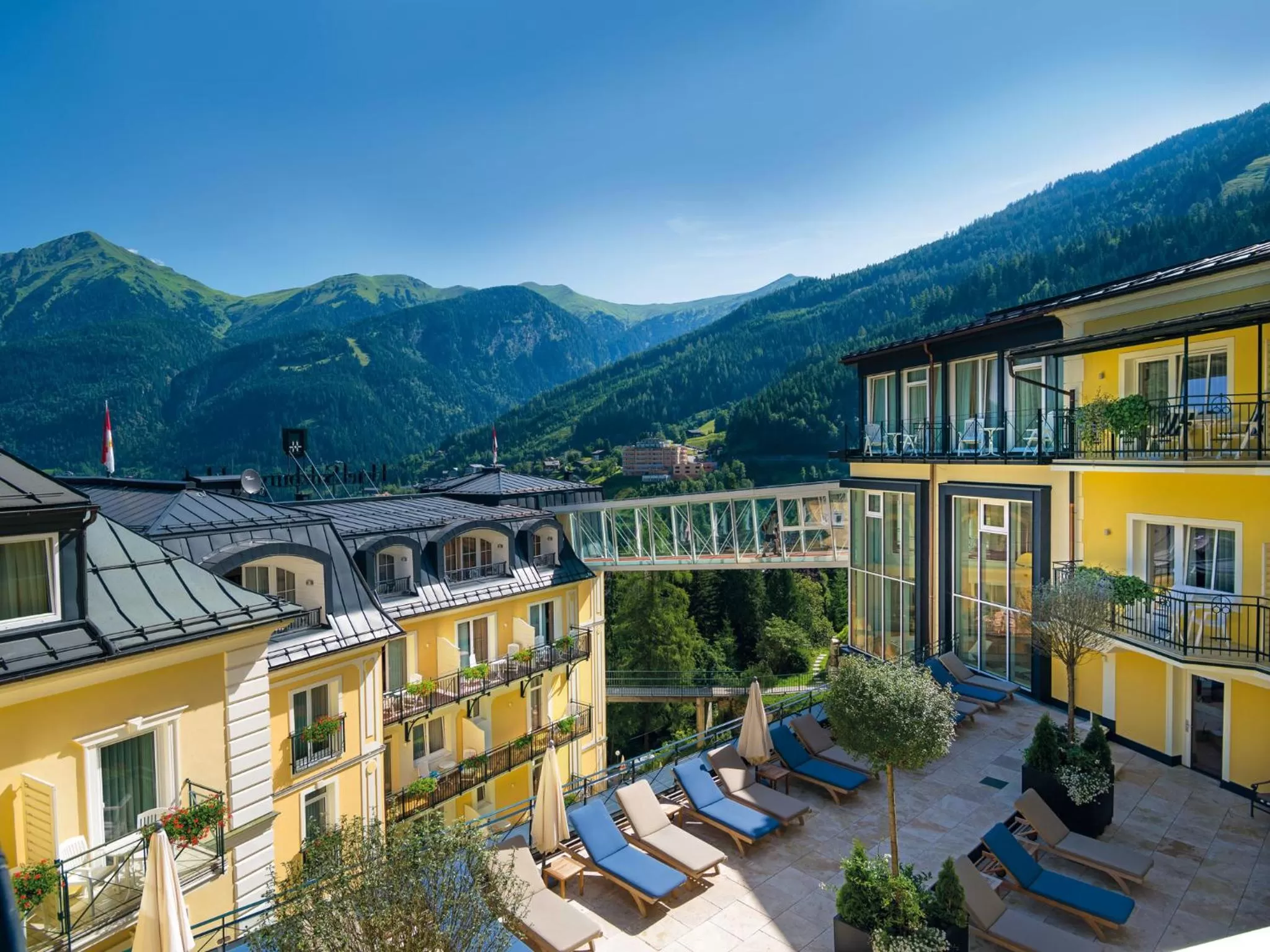 Facade/entrance in Hotel Salzburger Hof