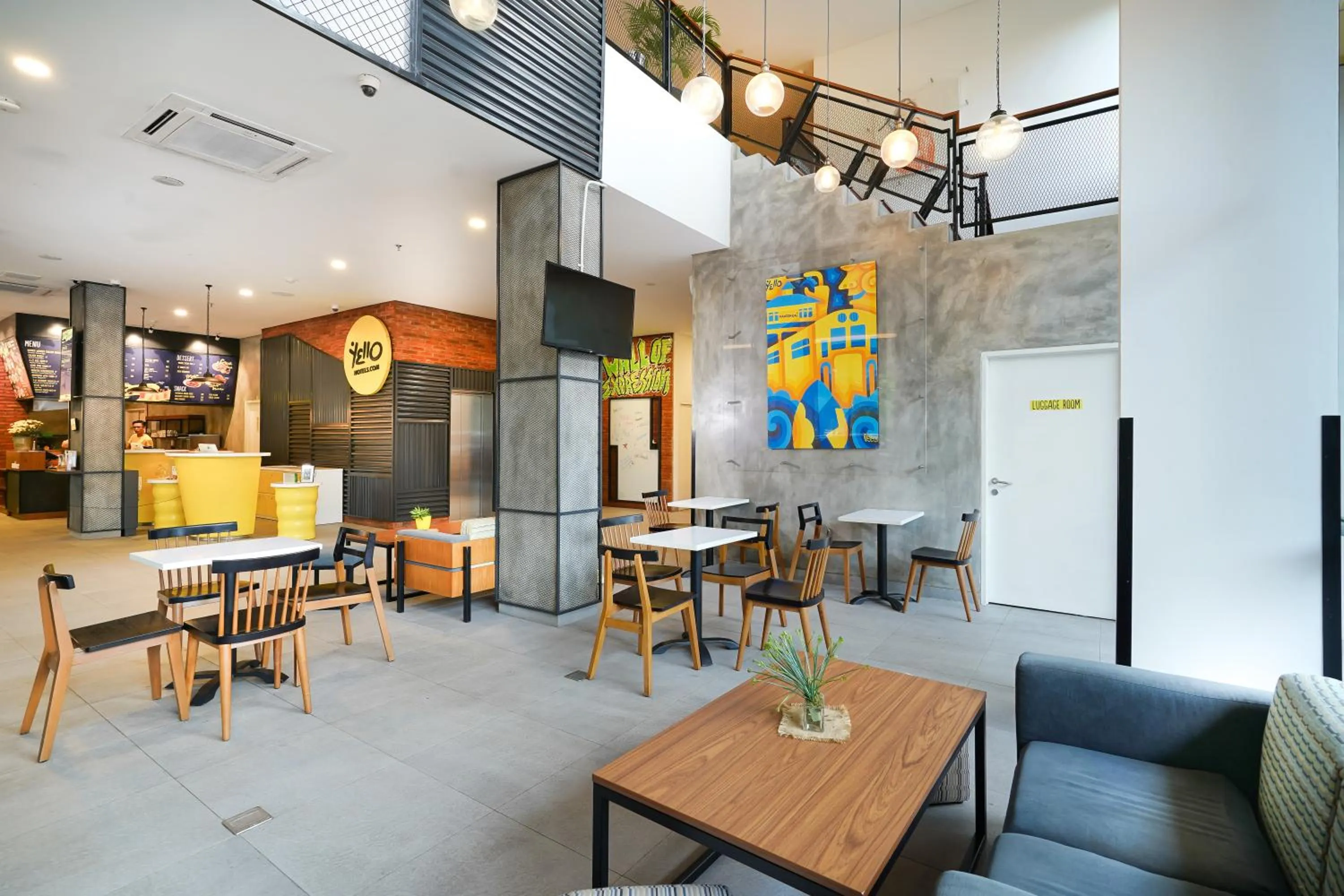 Restaurant/places to eat in Yello Hotel Manggarai