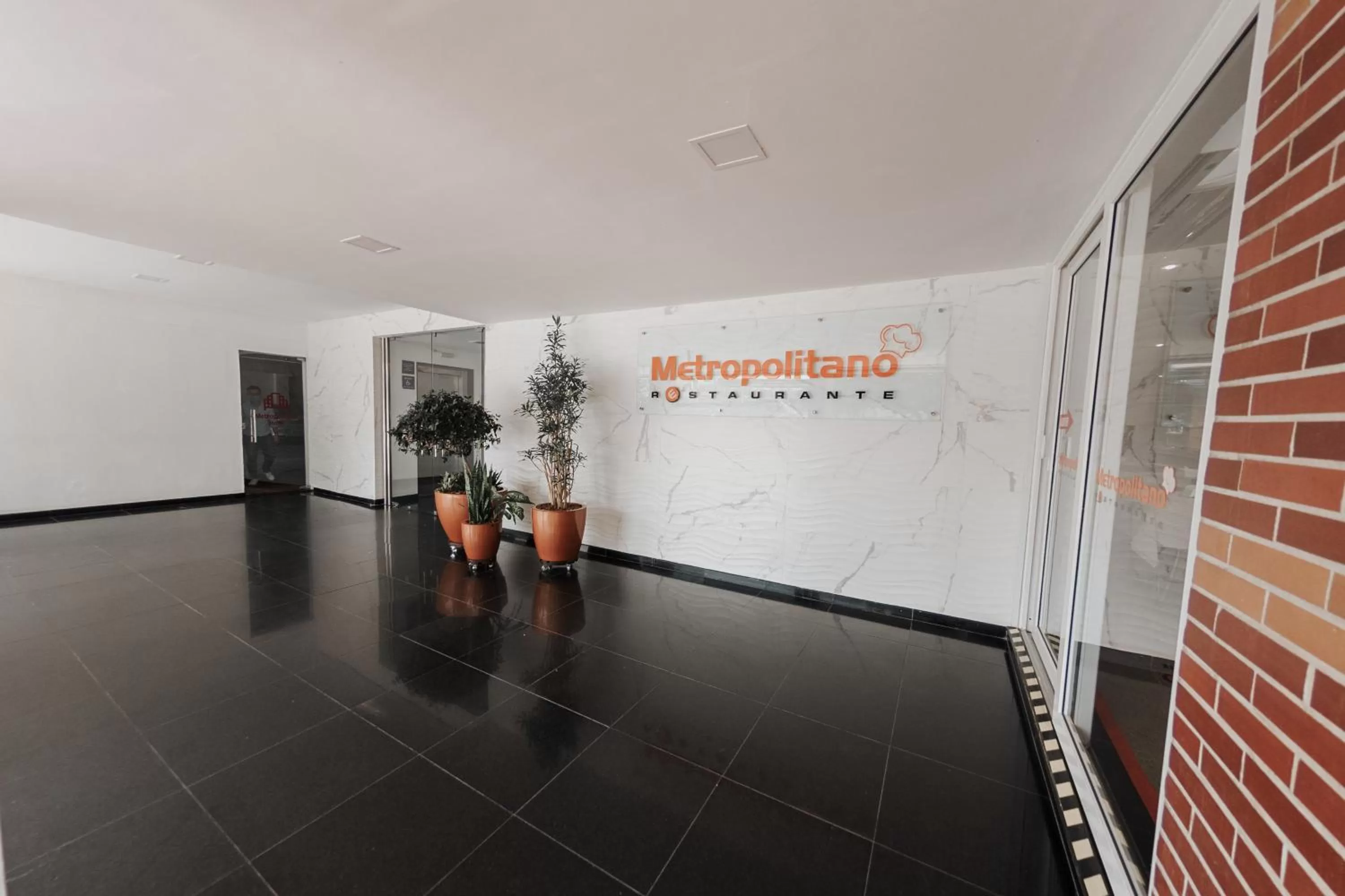 Property building in Hotel Metropolitano