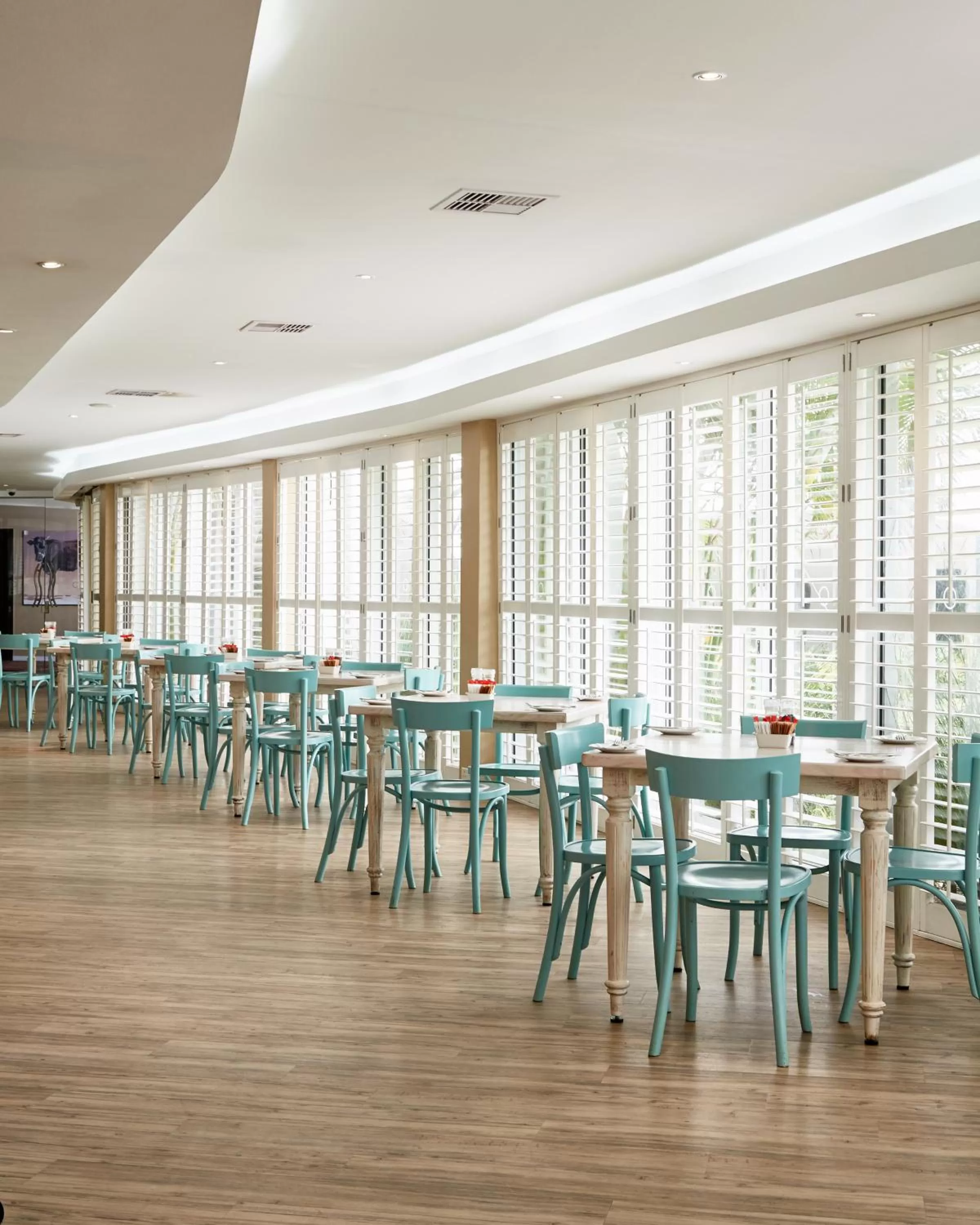 Restaurant/places to eat in First Group Breakers Resort - Official