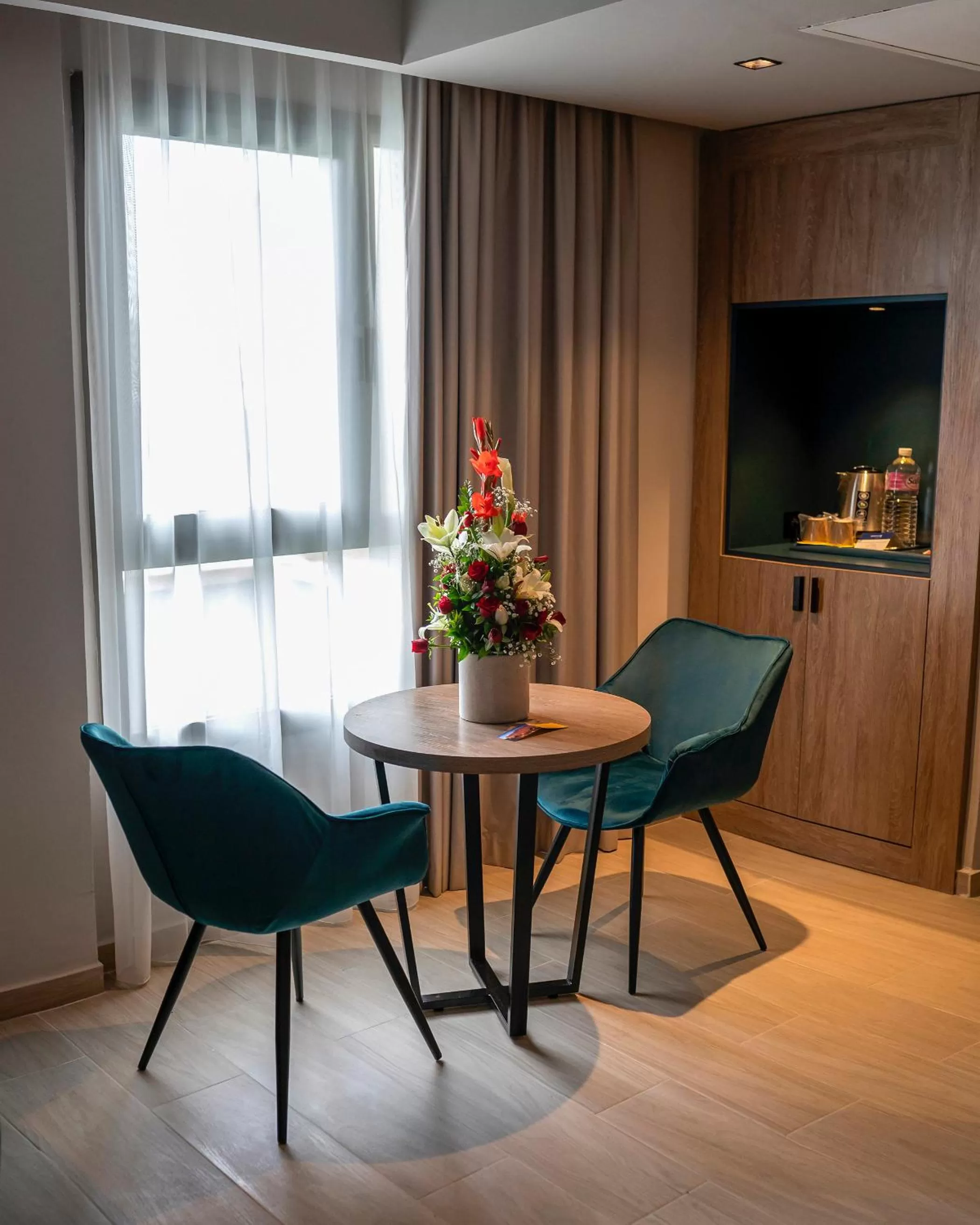 Seating area in Golden Tulip El Mechtel