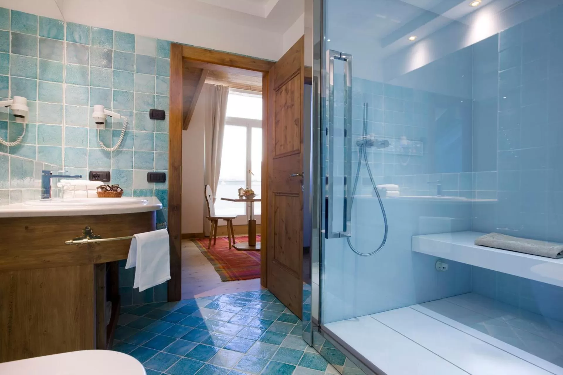 Steam room, Bathroom in Hotel Cortina