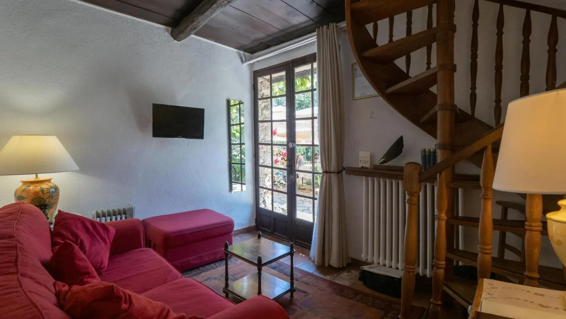 Duplex Double Room in Hotel-Restaurant Le Moulin De La Camandoule Duplex Double Room in Hotel-Restaurant Le Moulin De La Camandoule