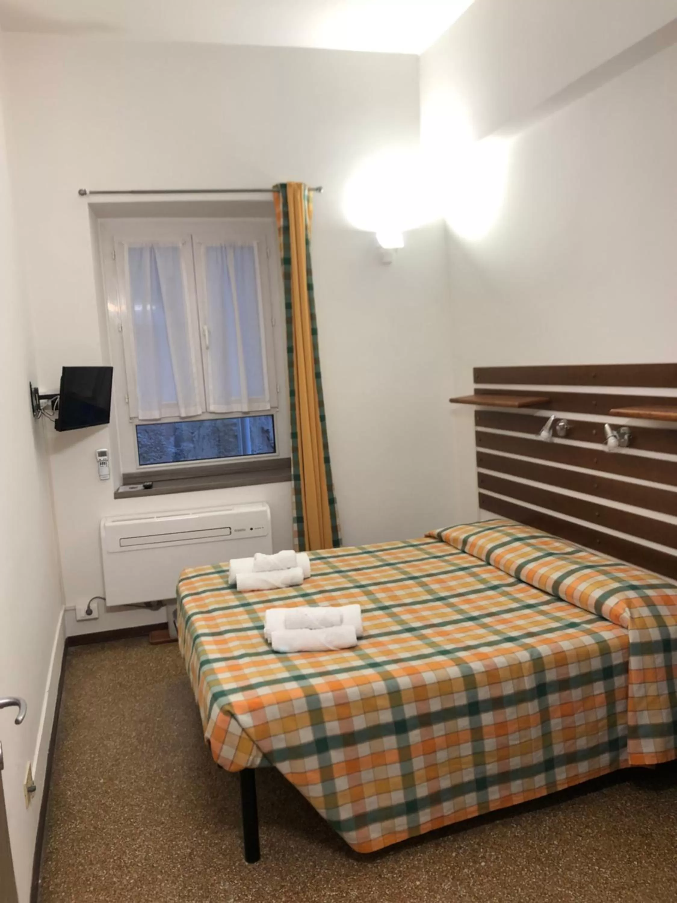 Bed in Hotel Cairoli