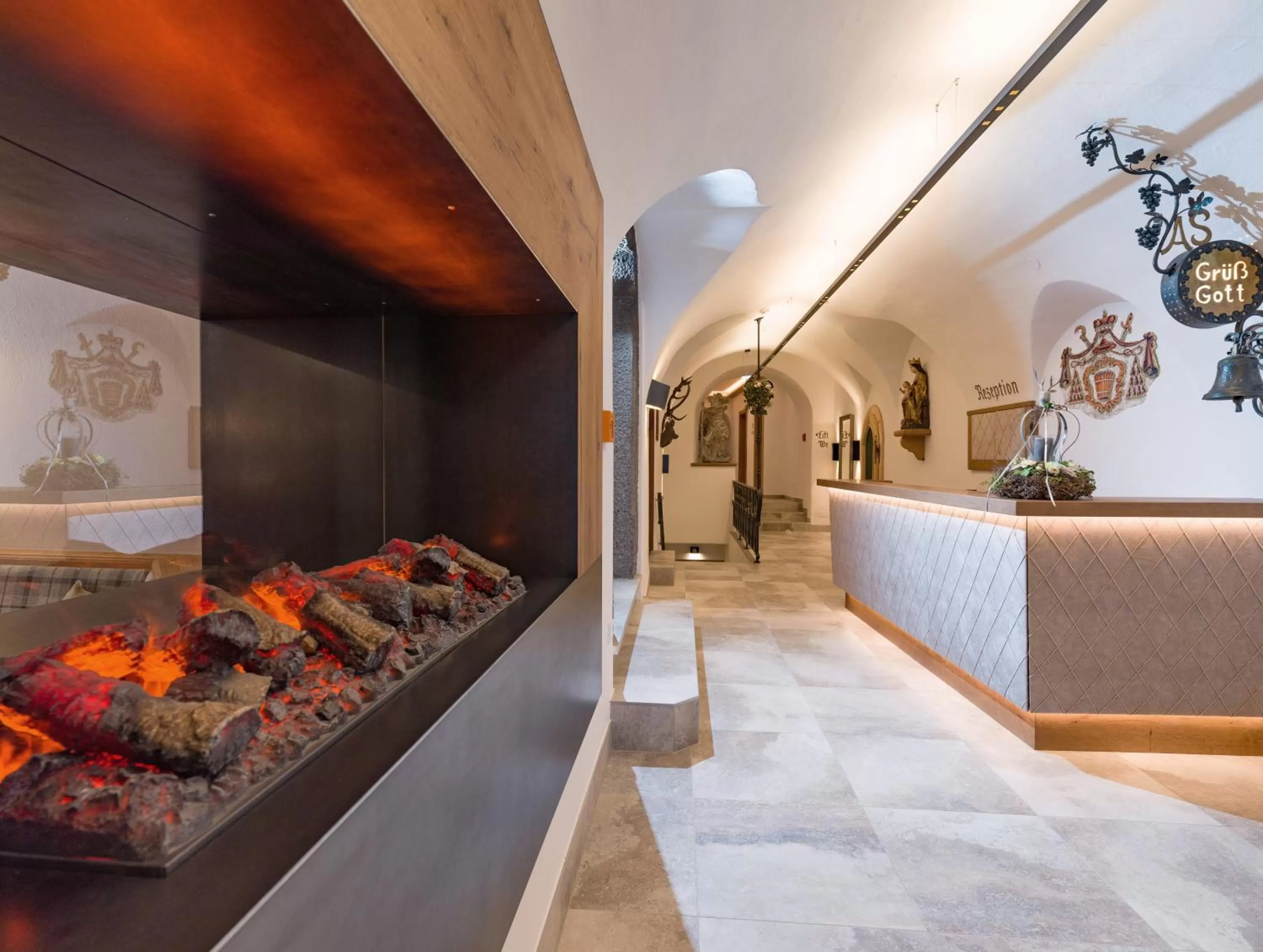 Lobby or reception in Alpen Glück Hotel Unterm Rain garni