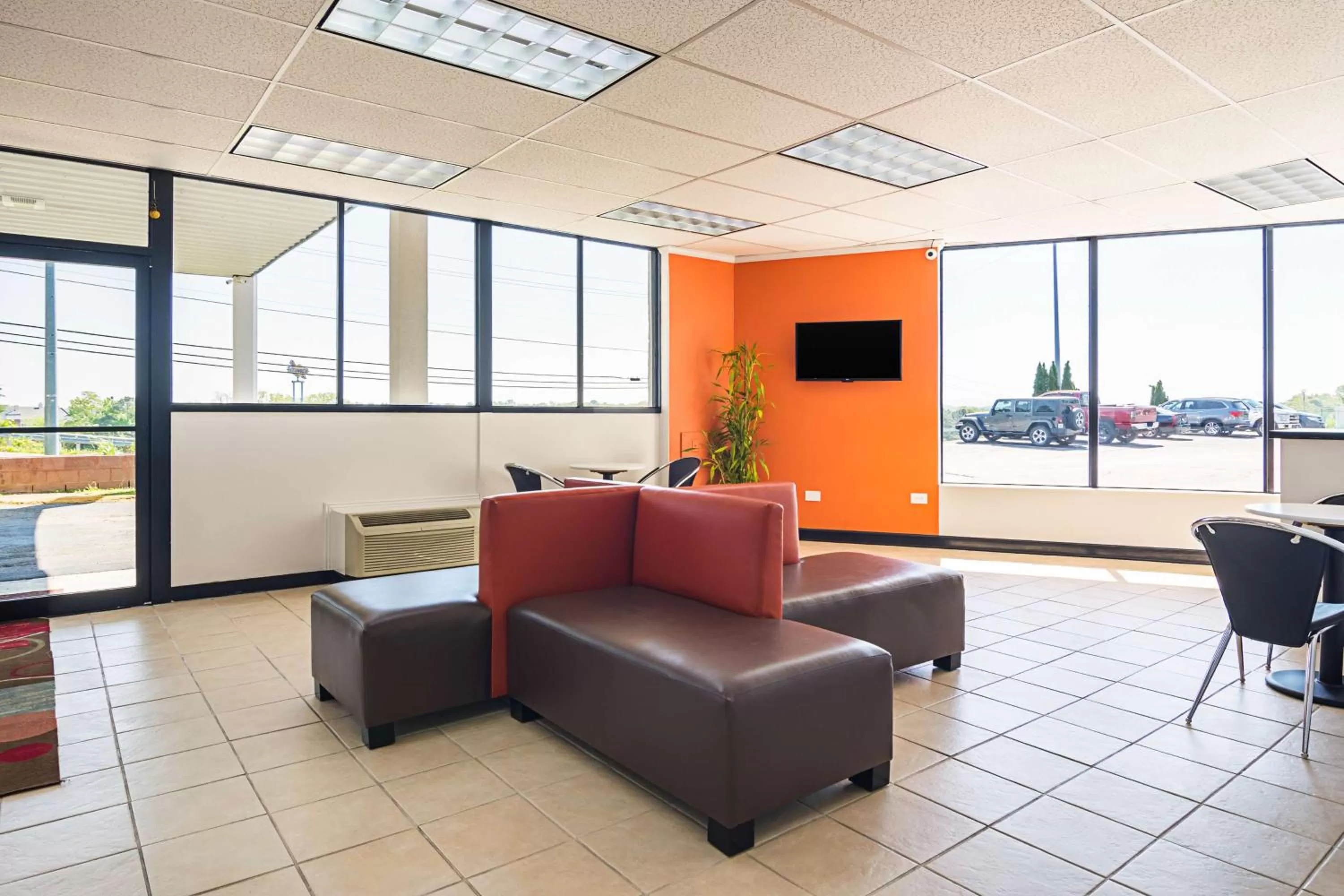 Communal lounge/ TV room in Motel 6-Cleveland, TN