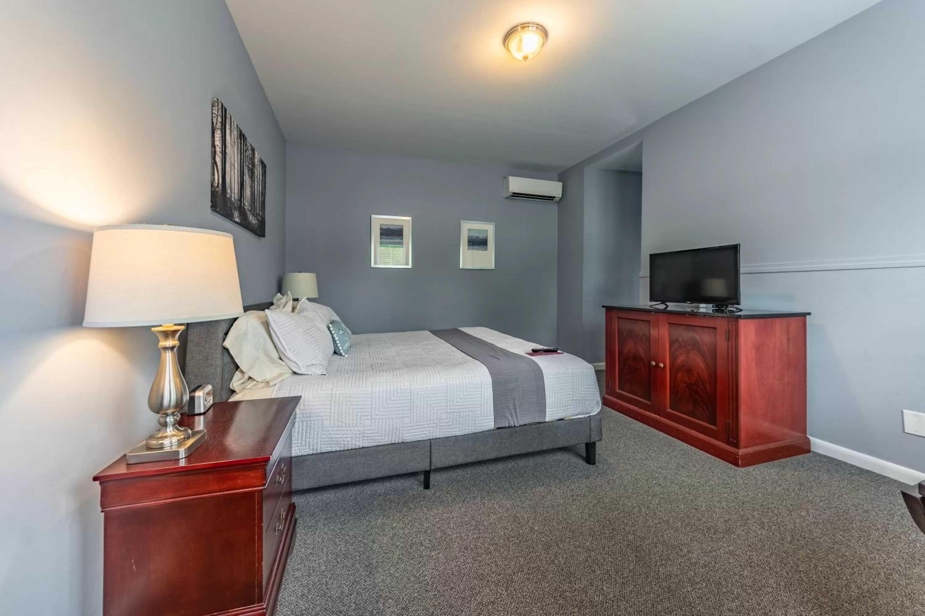 Bed in Homestead Inn