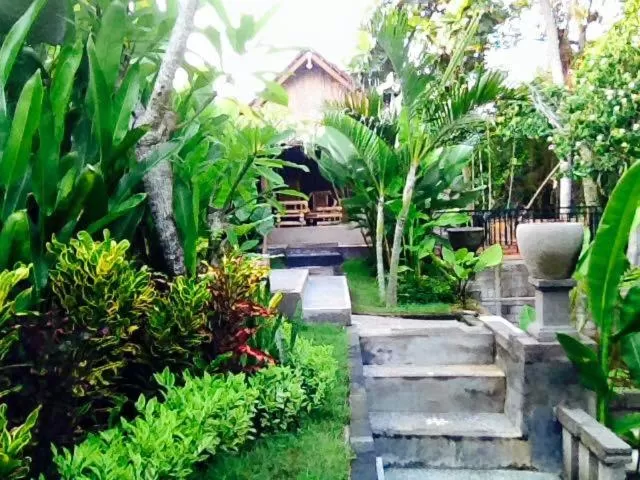 Garden in Kerta Family Bed and Breakfast
