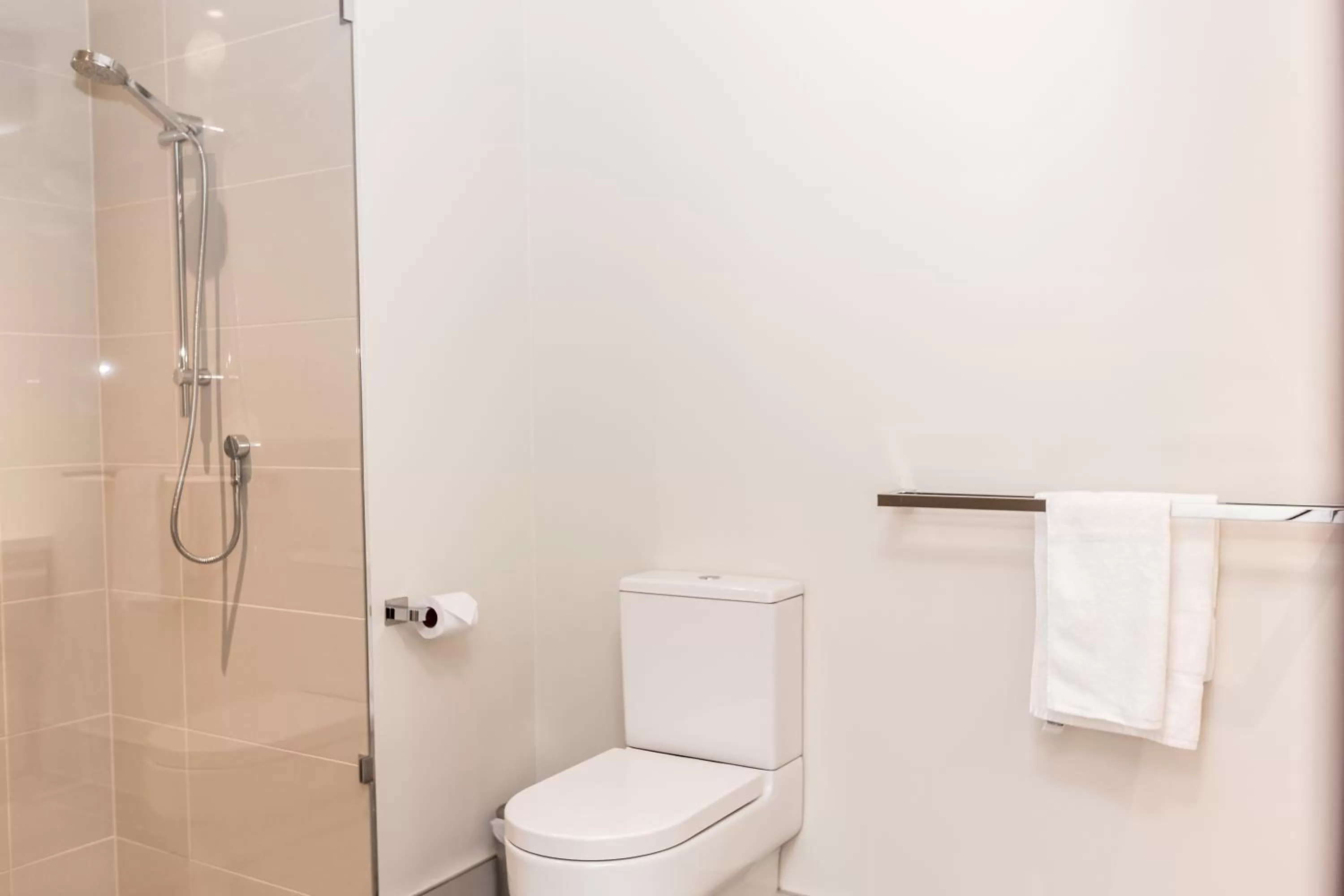 Garden King Room in Alexandra Hills Hotel