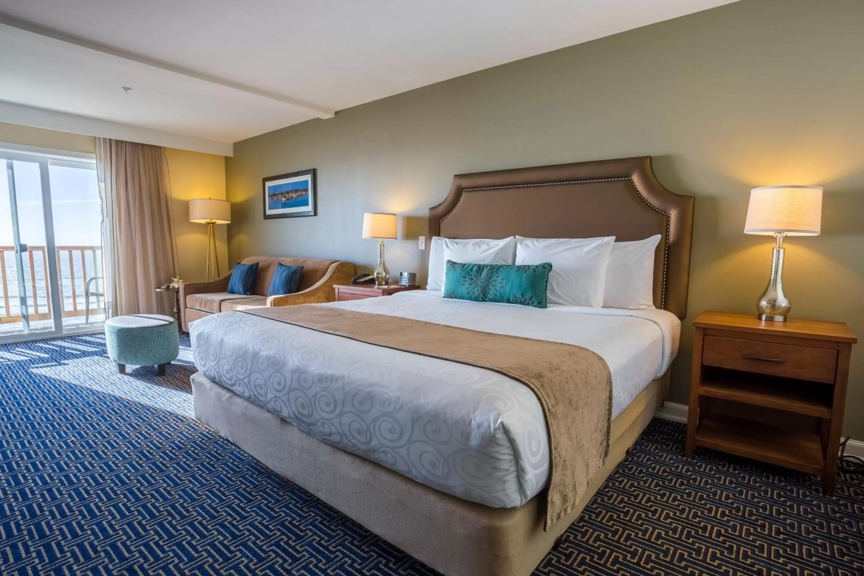 Deluxe King Suite: Ocean View in Inn at Nye Beach Deluxe King Suite: Ocean View in Inn at Nye Beach