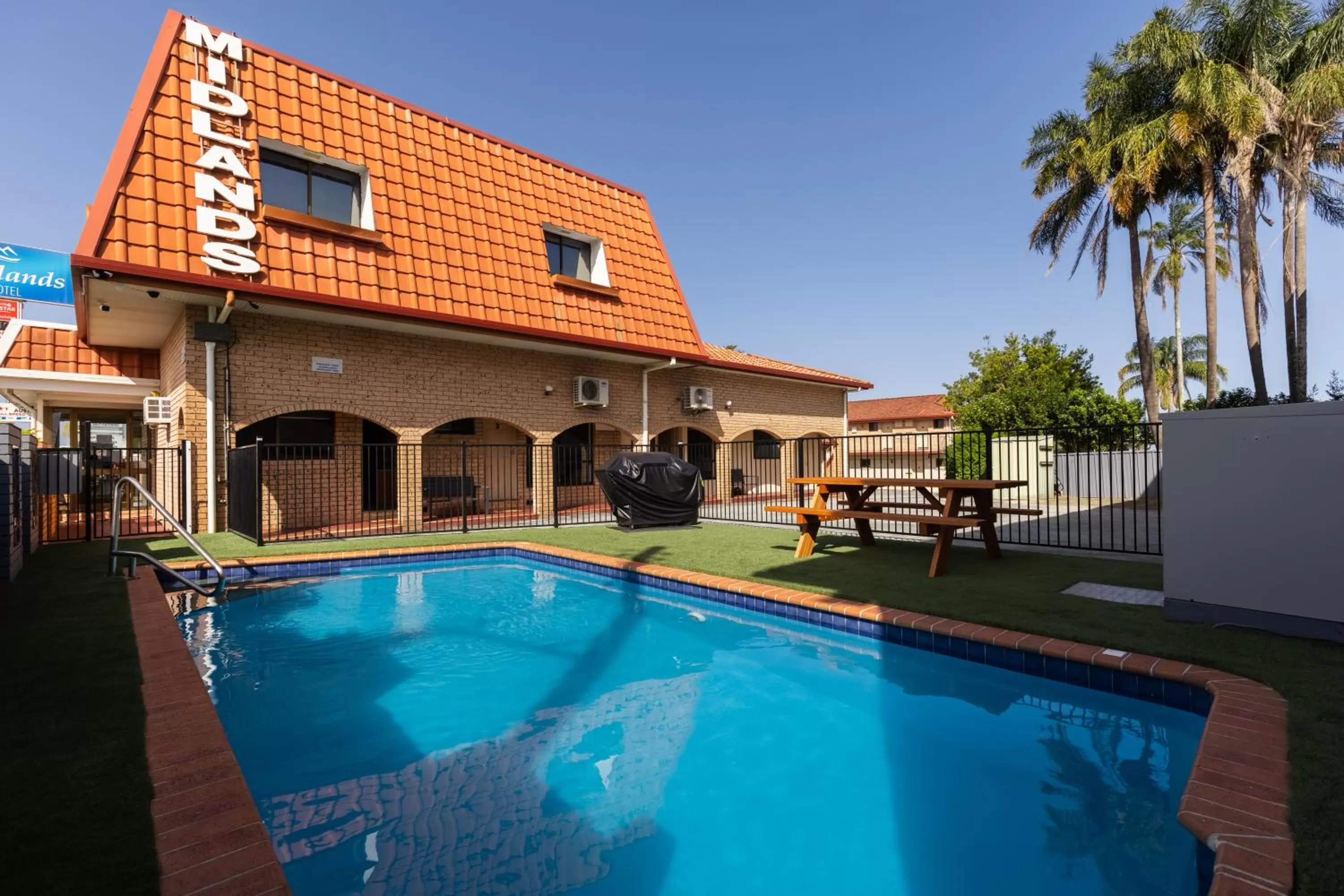 Pool view in Midlands Motel