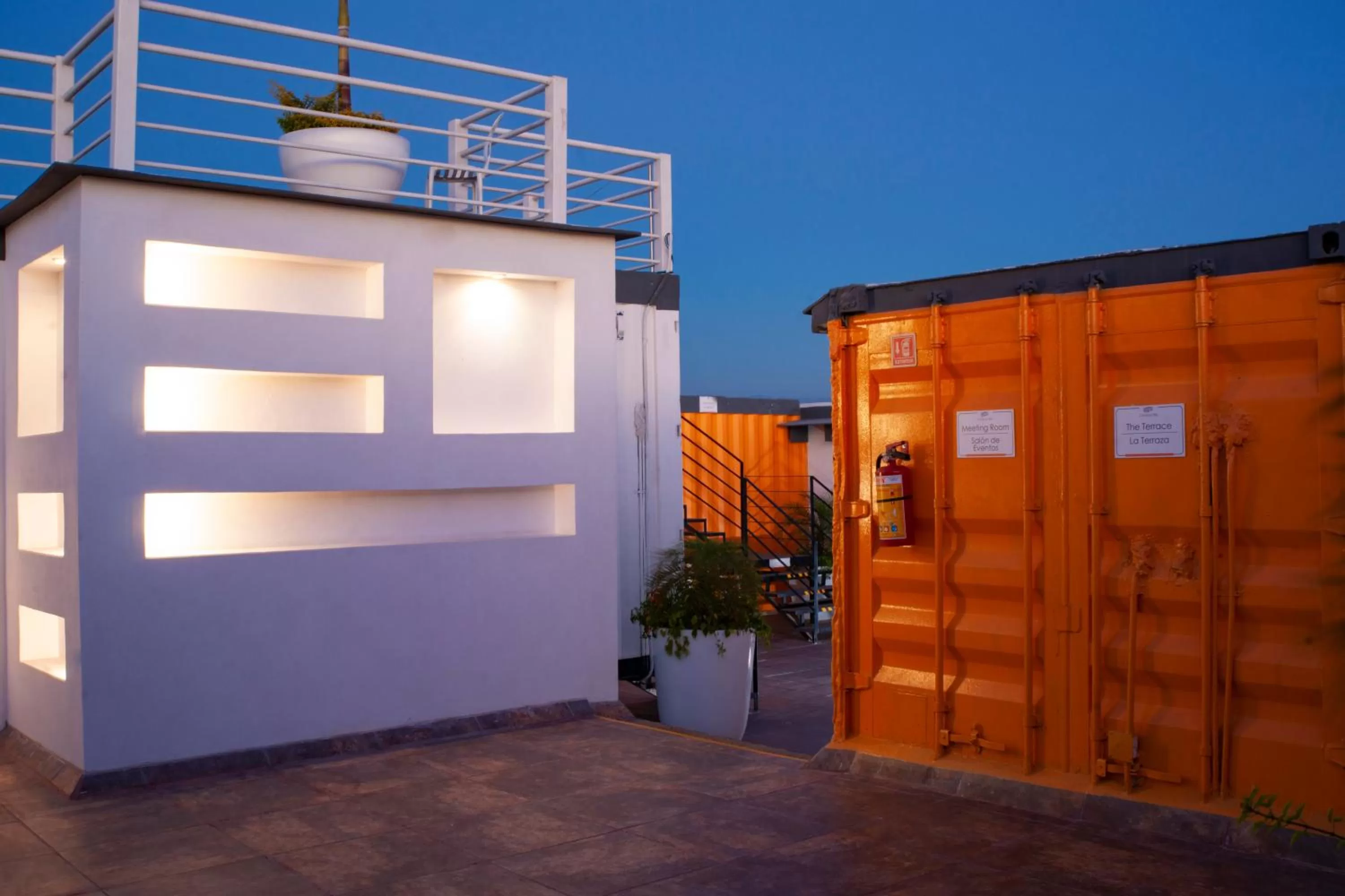 Facade/entrance in Container Inn Hotel Aeropuerto