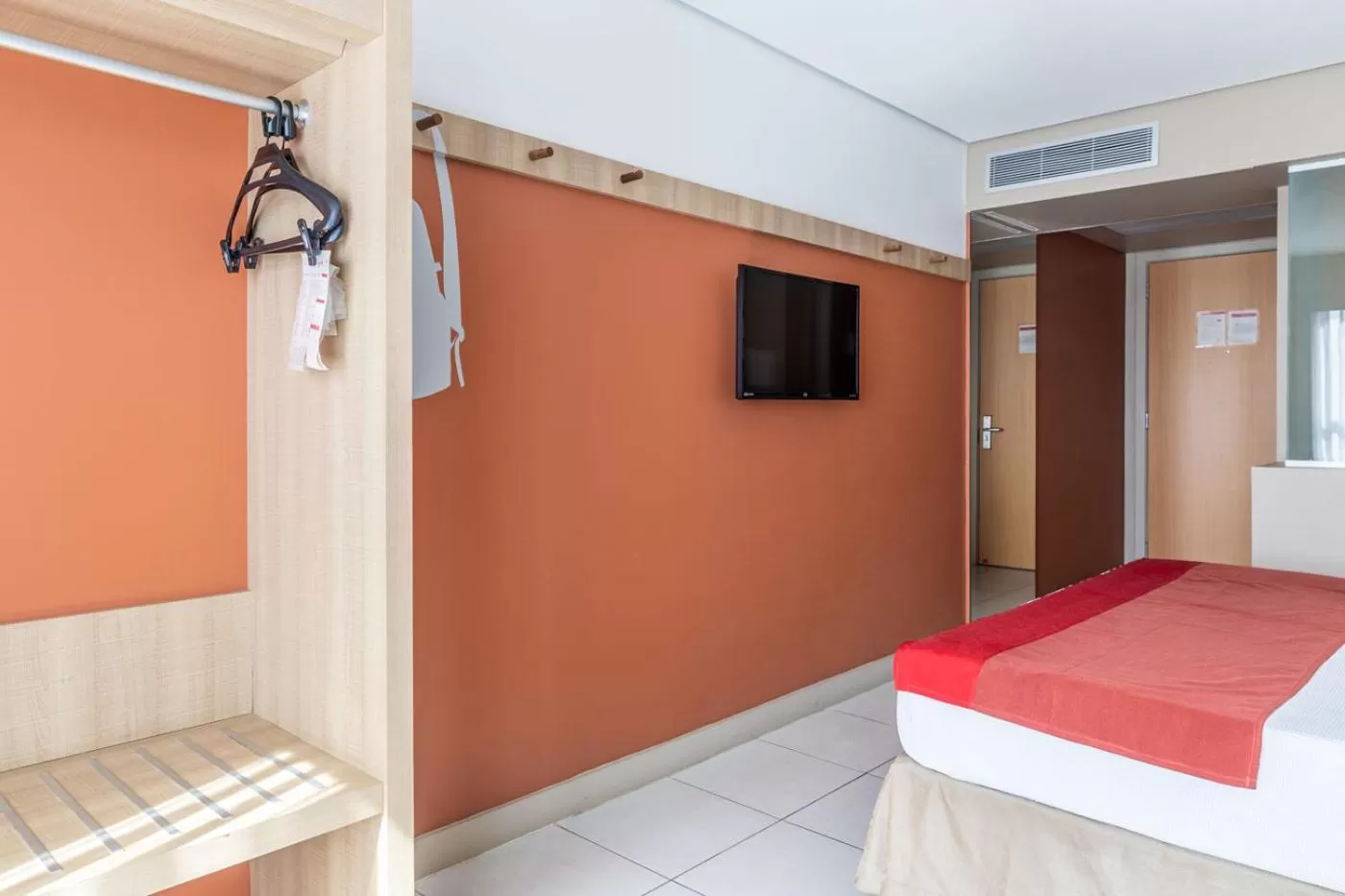 Photo of the whole room, Bed in Iu-á Hotel