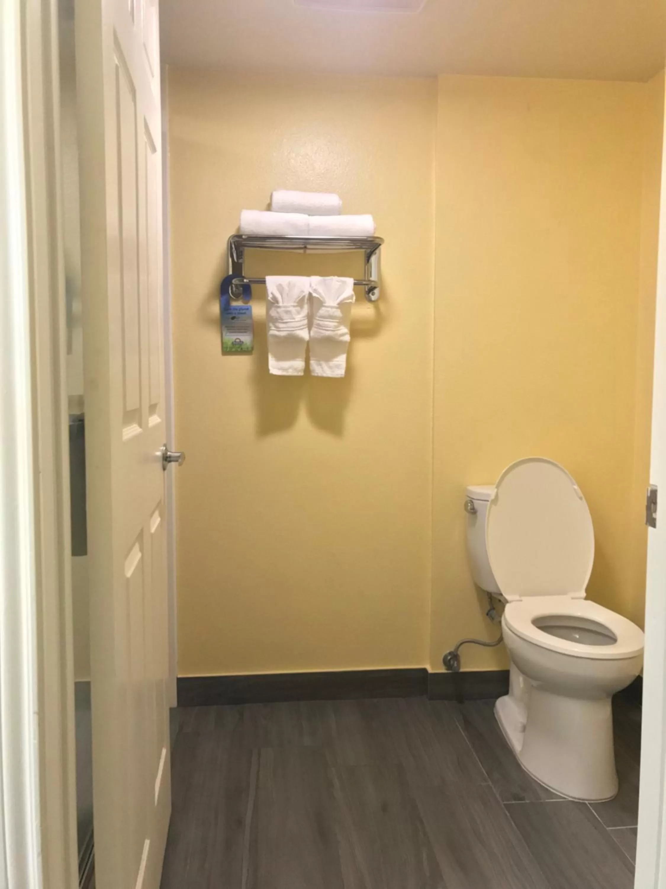 Toilet in Days Inn by Wyndham San Antonio Airport