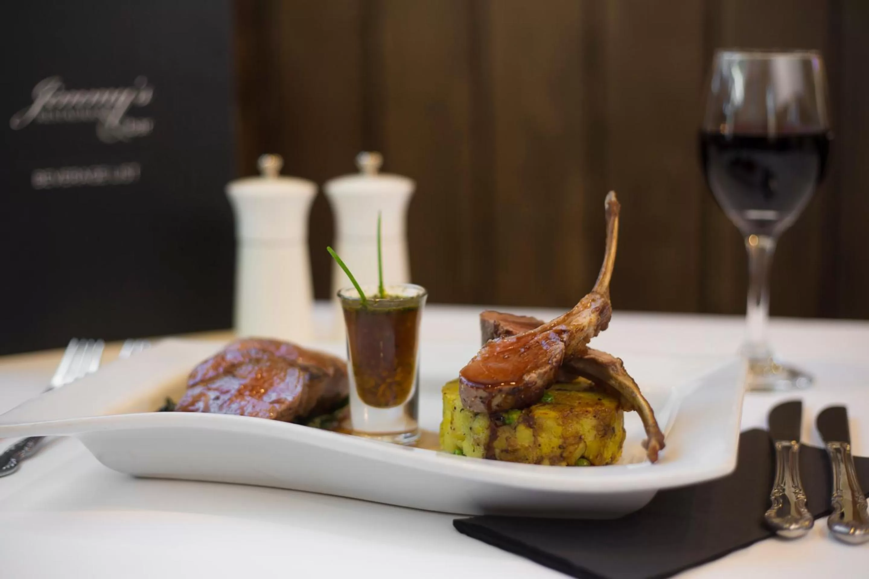 Restaurant/places to eat in Pavilions Hotel