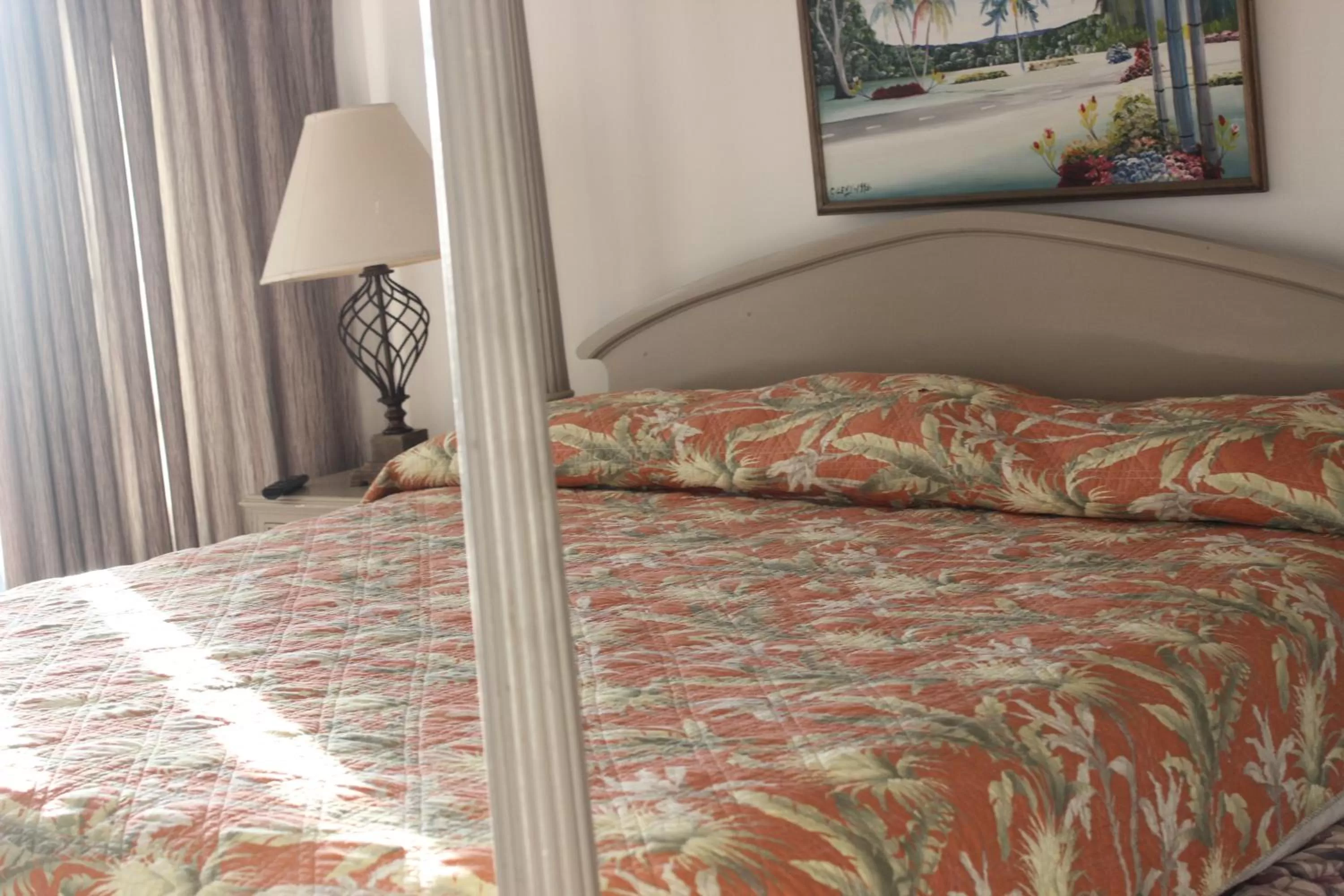 Bed in Beachcomber Club Resort