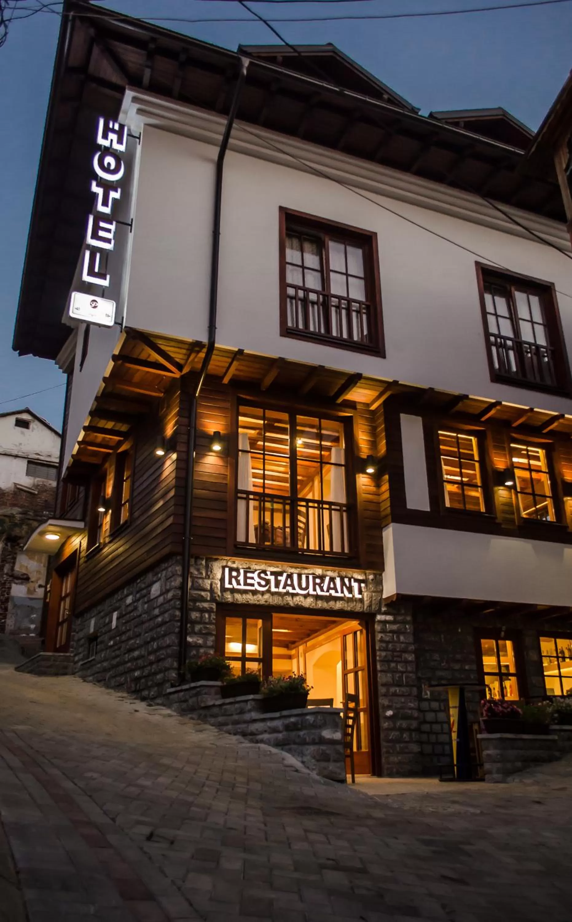 Facade/entrance, Property Building in Hotel Prizreni