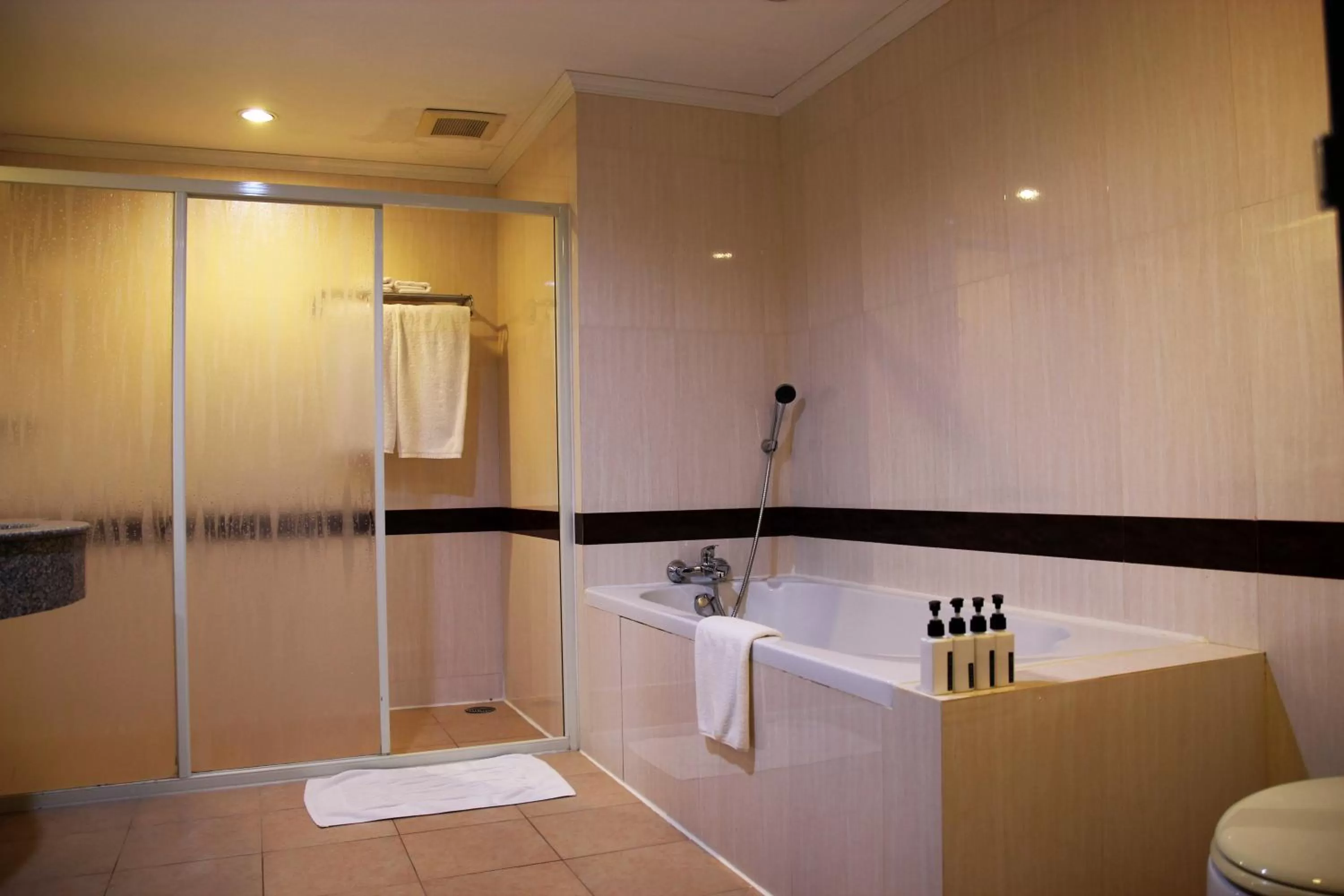 Bathroom in Aekpailin River Kwai Resort