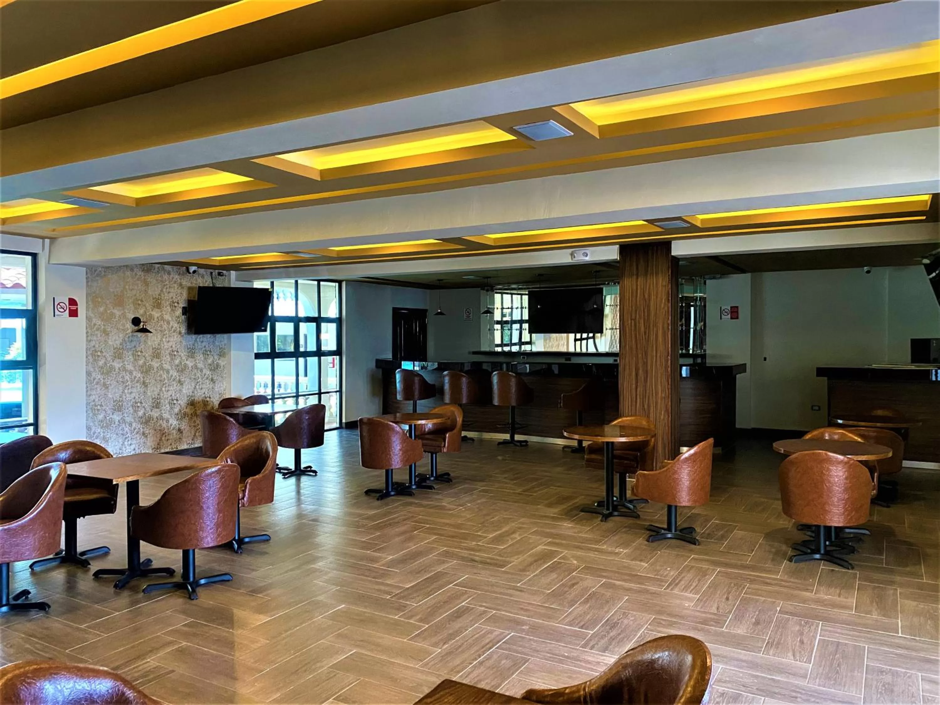 Lounge or bar in KAVIA MEOQUI HOTEL & SUITES