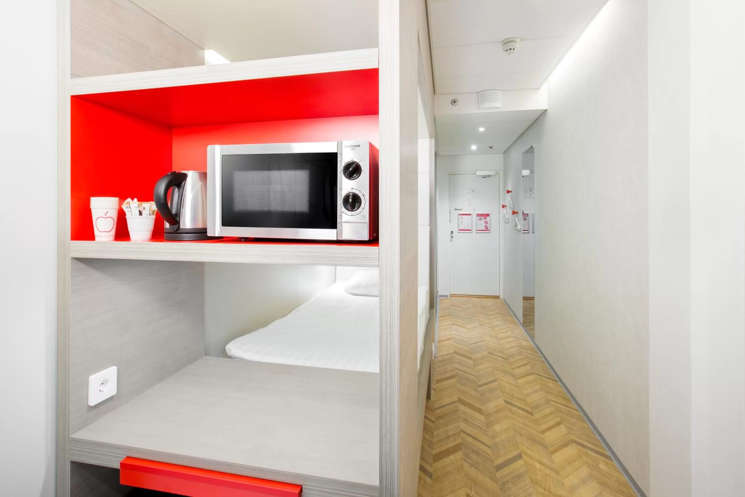 Coffee/tea facilities, Bed in Omena Hotel Helsinki Lönnrotinkatu