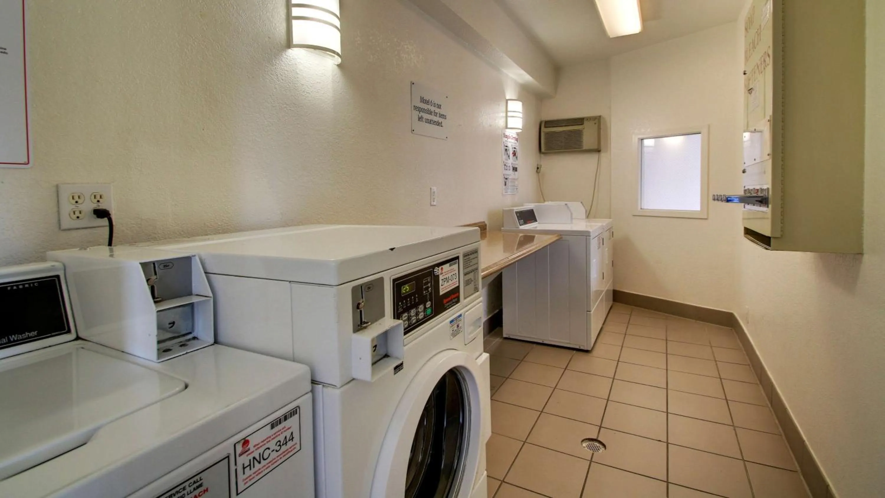 laundry in Motel 6-Altoona, IA - Des Moines East
