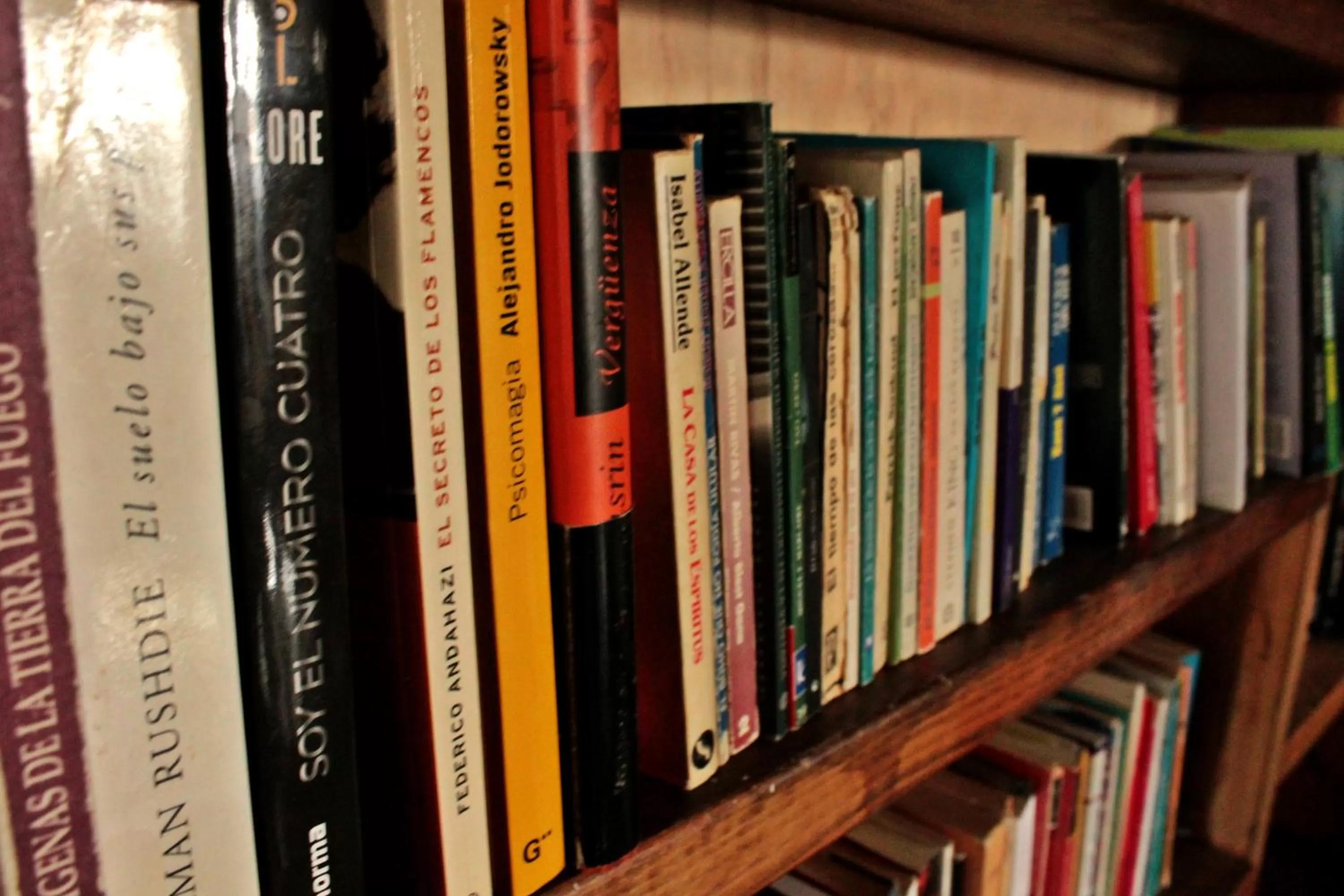 Library in Hospedaje Isla Magdalena