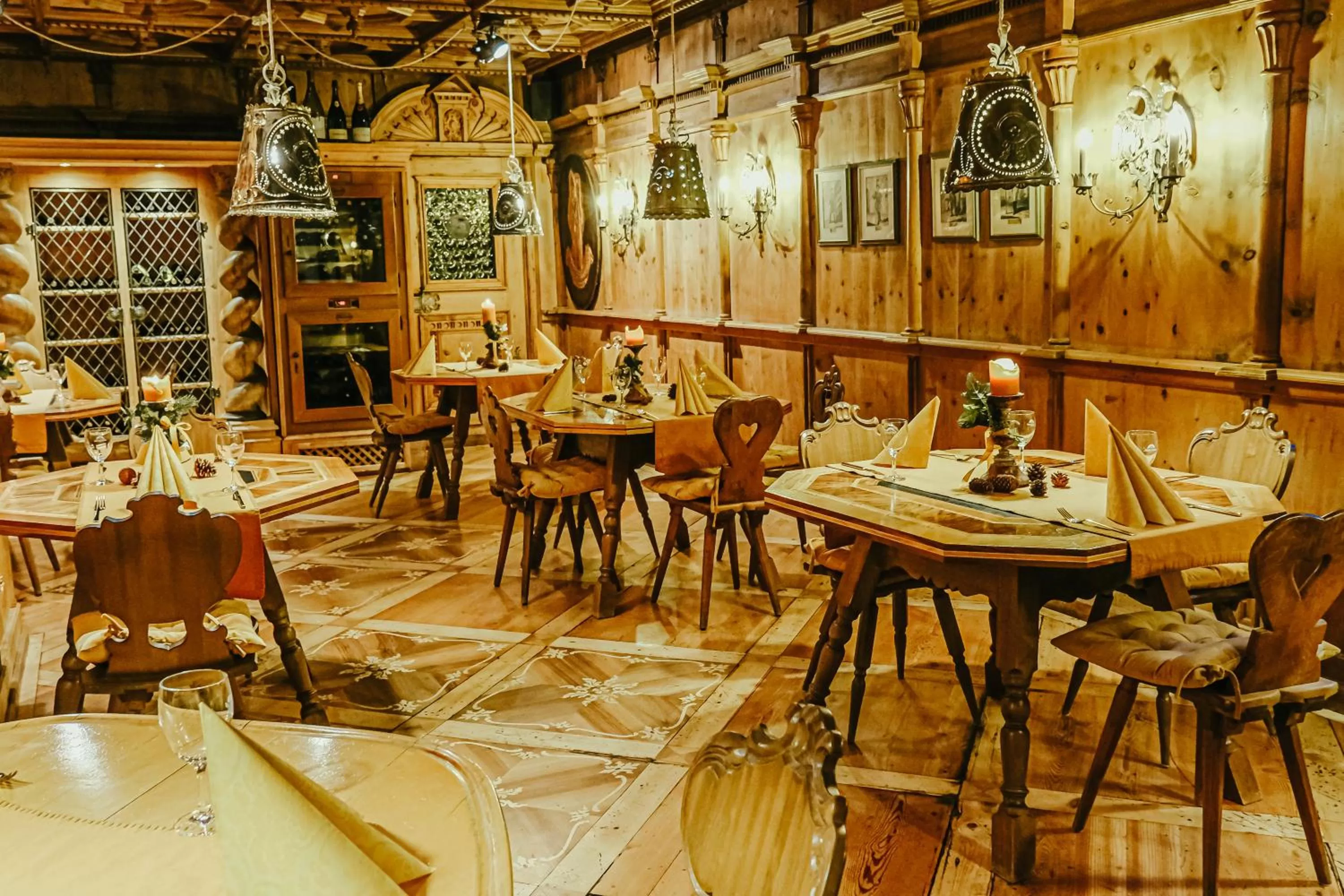 Restaurant/places to eat in Atlas Grand Hotel