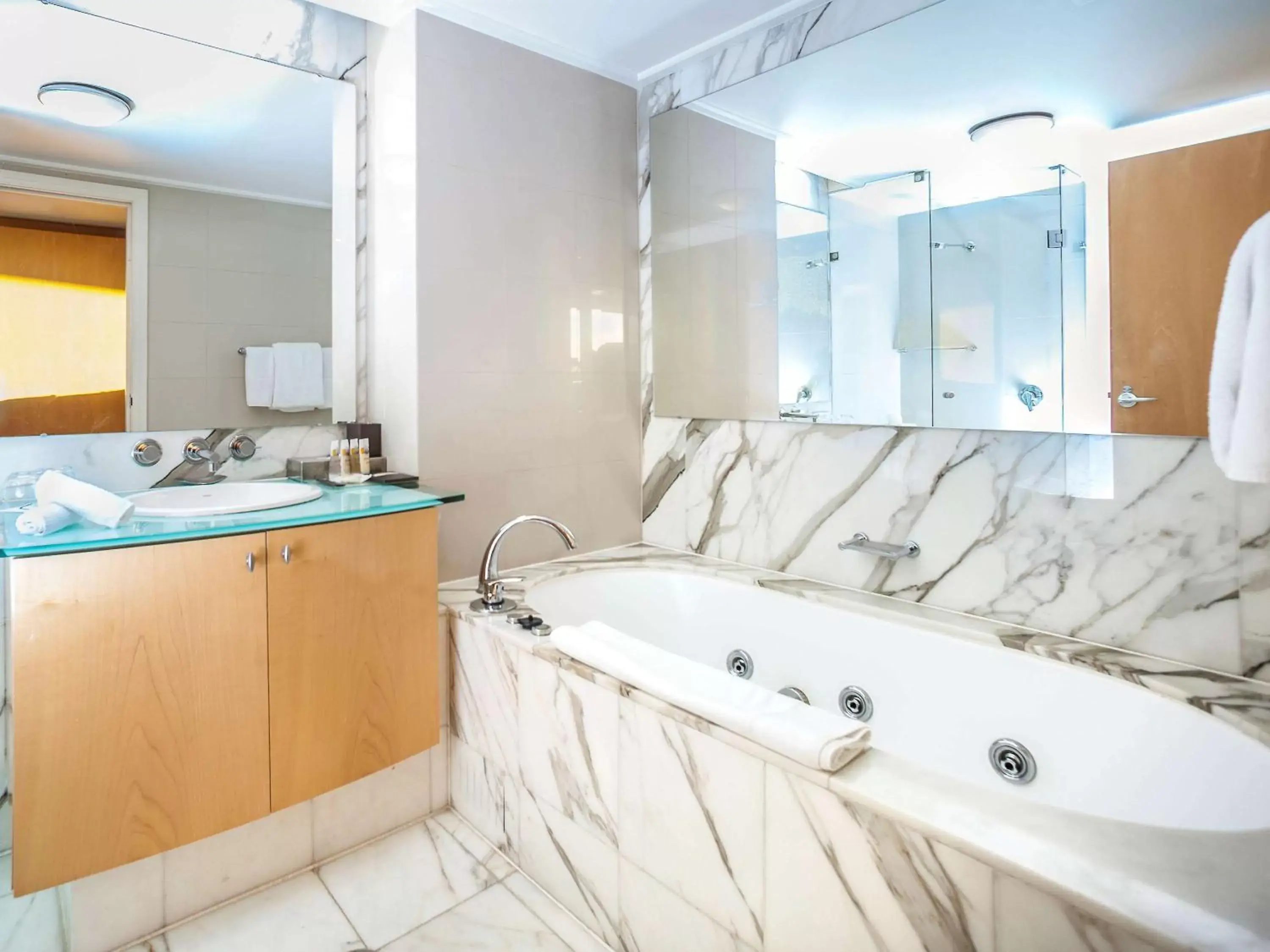 Two-Bedroom Apartment with Garden View in Pullman Quay Grand Sydney Harbour Two-Bedroom Apartment with Garden View in Pullman Quay Grand Sydney Harbour