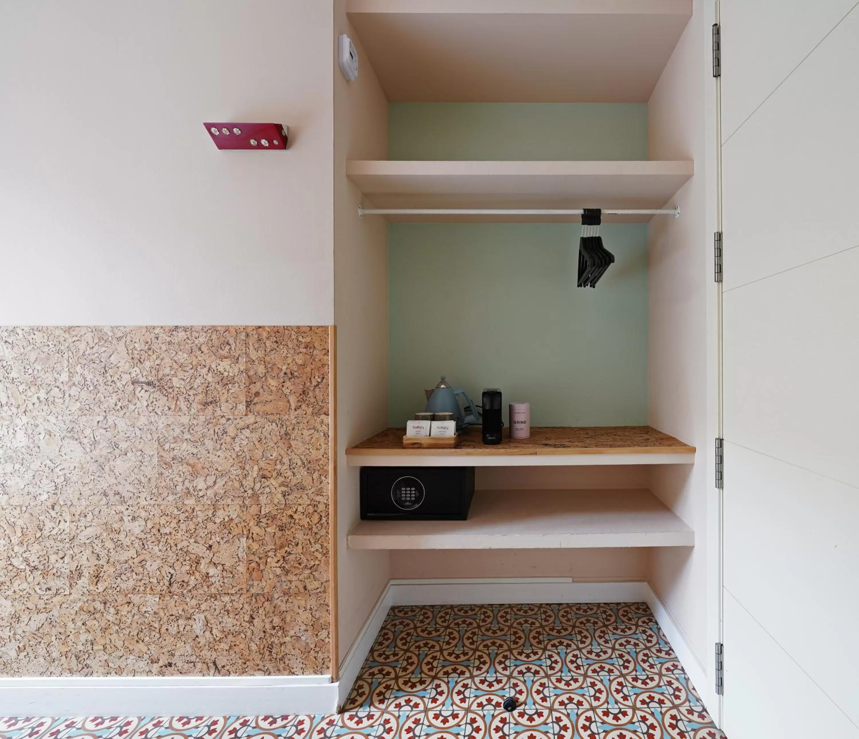 Coffee/tea facilities in Numa Barcelona Roca