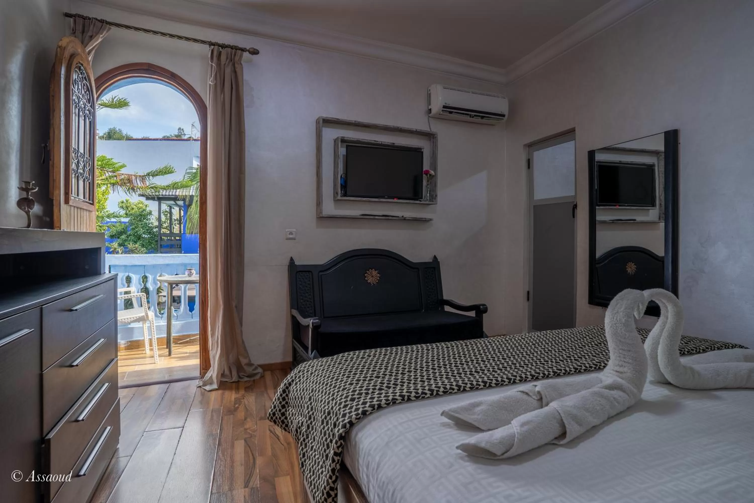 TV/Entertainment Center in Hôtel ZIRYAB